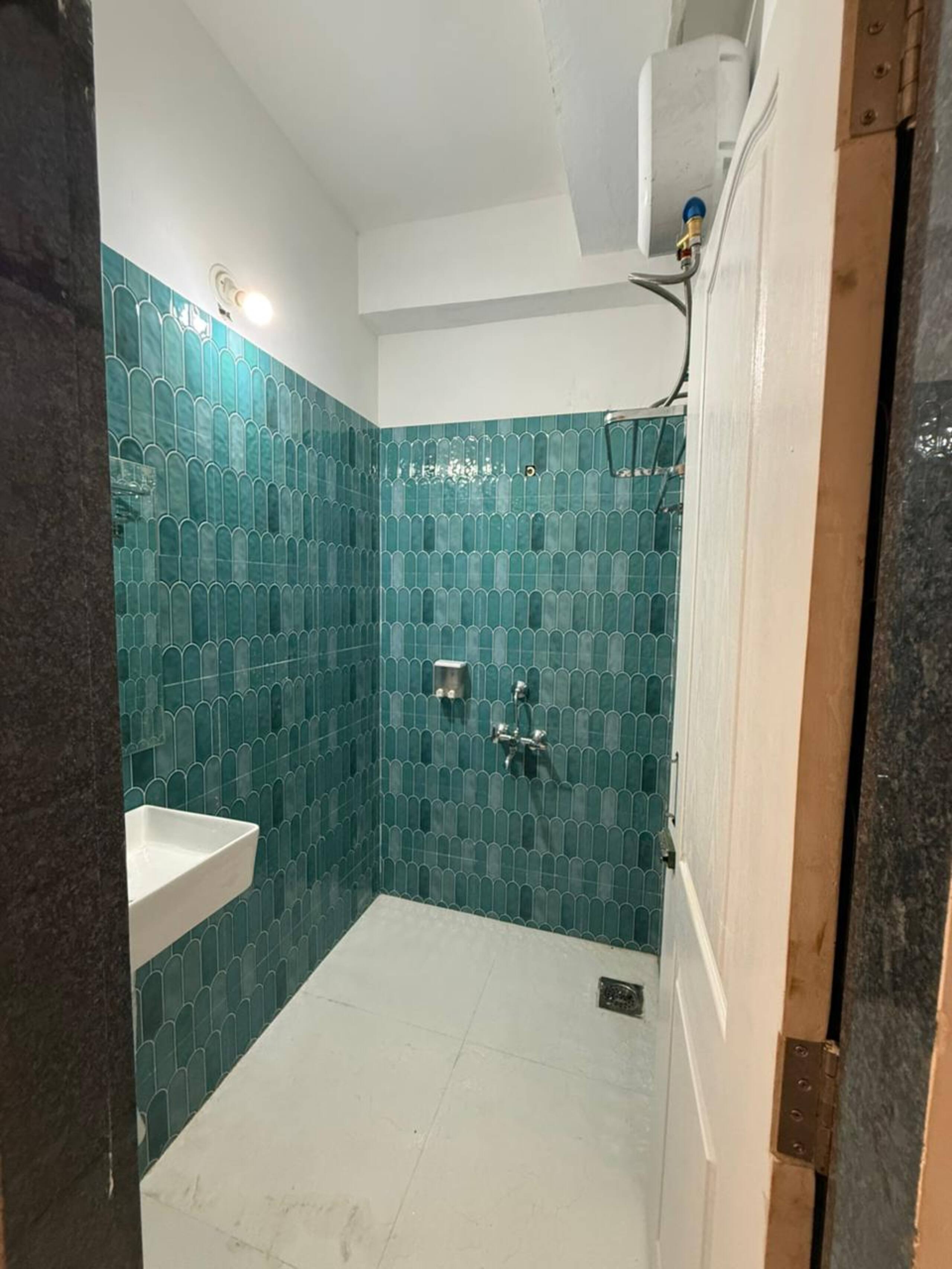 RoomzAway 2BHK NearBeach|WiFi|Kitchen|Parking 17