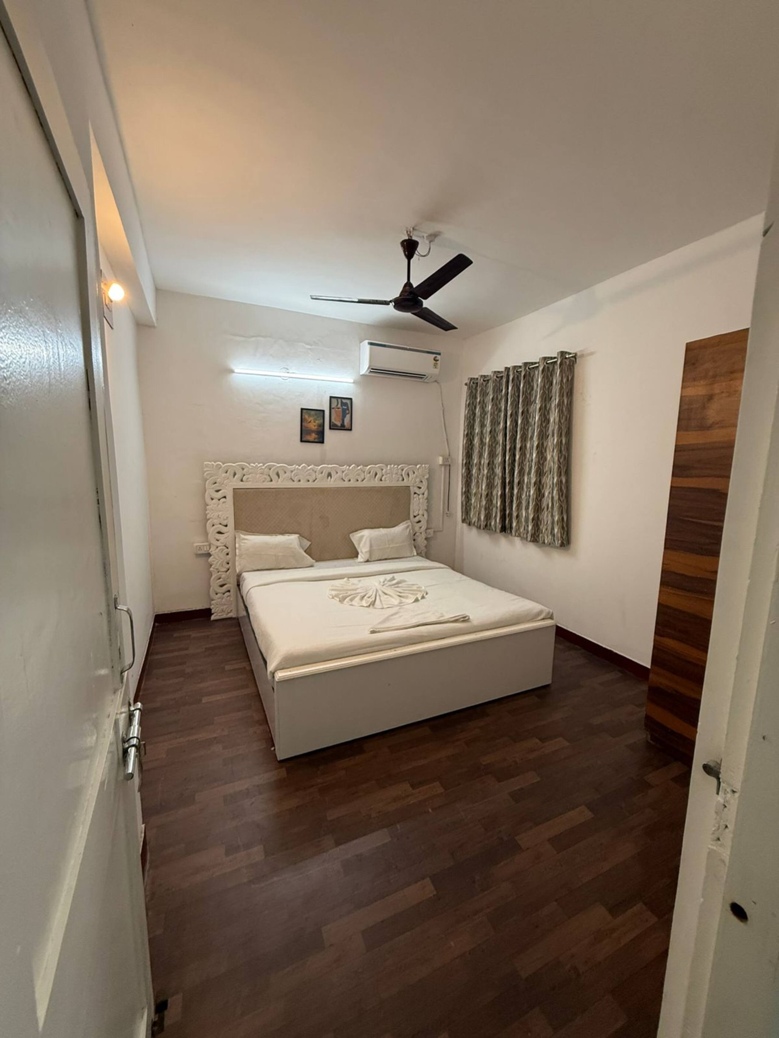 RoomzAway 2BHK NearBeach|WiFi|Kitchen|Parking 12