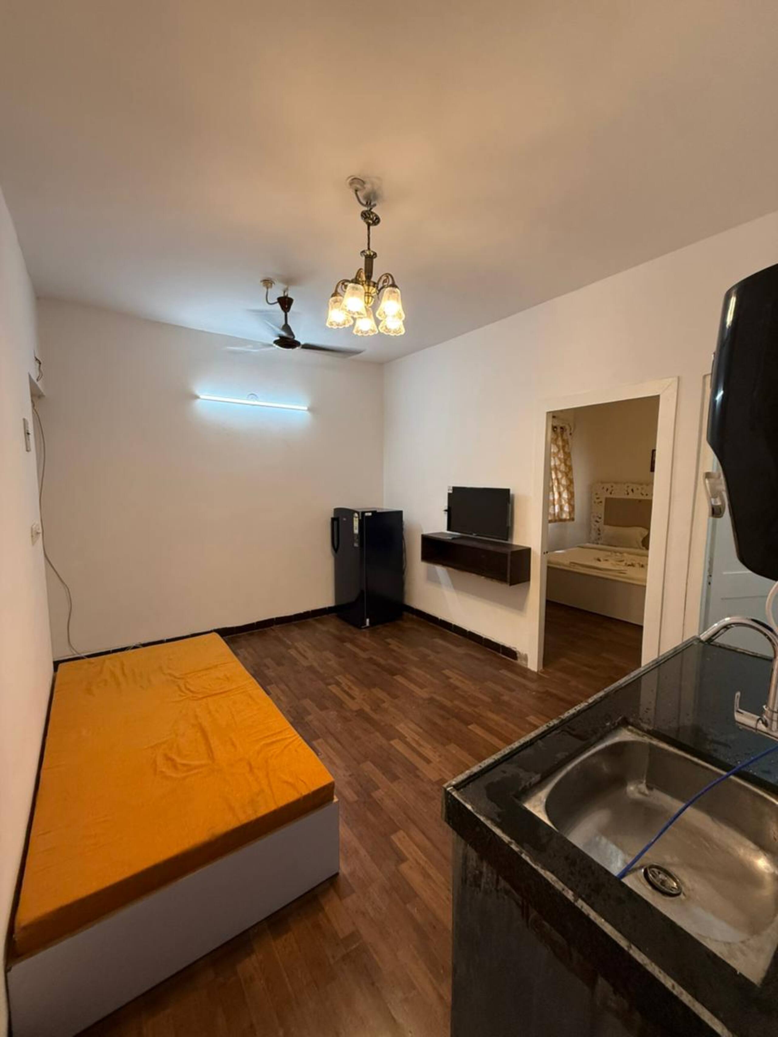 RoomzAway 2BHK NearBeach|WiFi|Kitchen|Parking 10