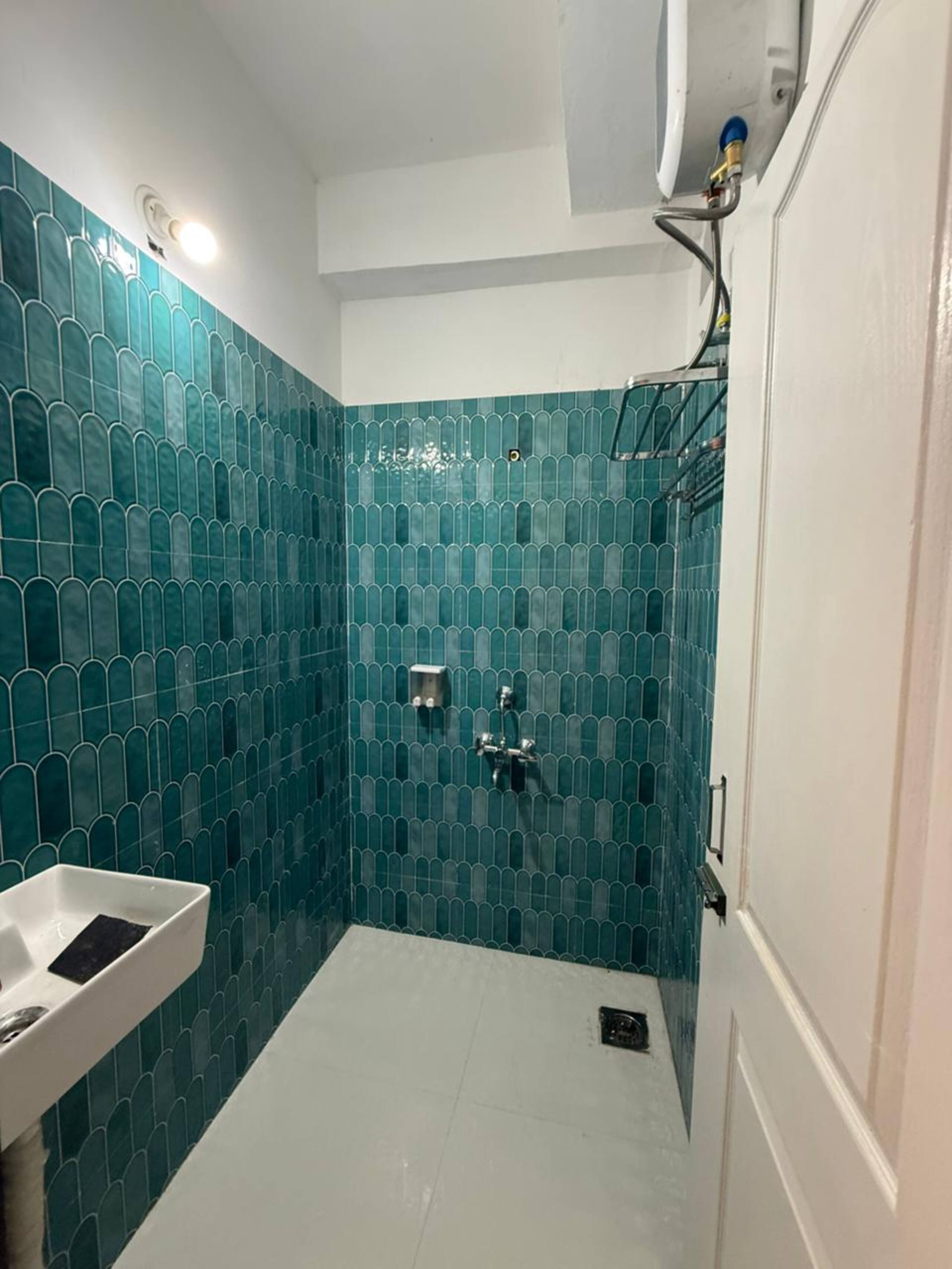 RoomzAway 2BHK NearBeach|WiFi|Kitchen|Parking 5