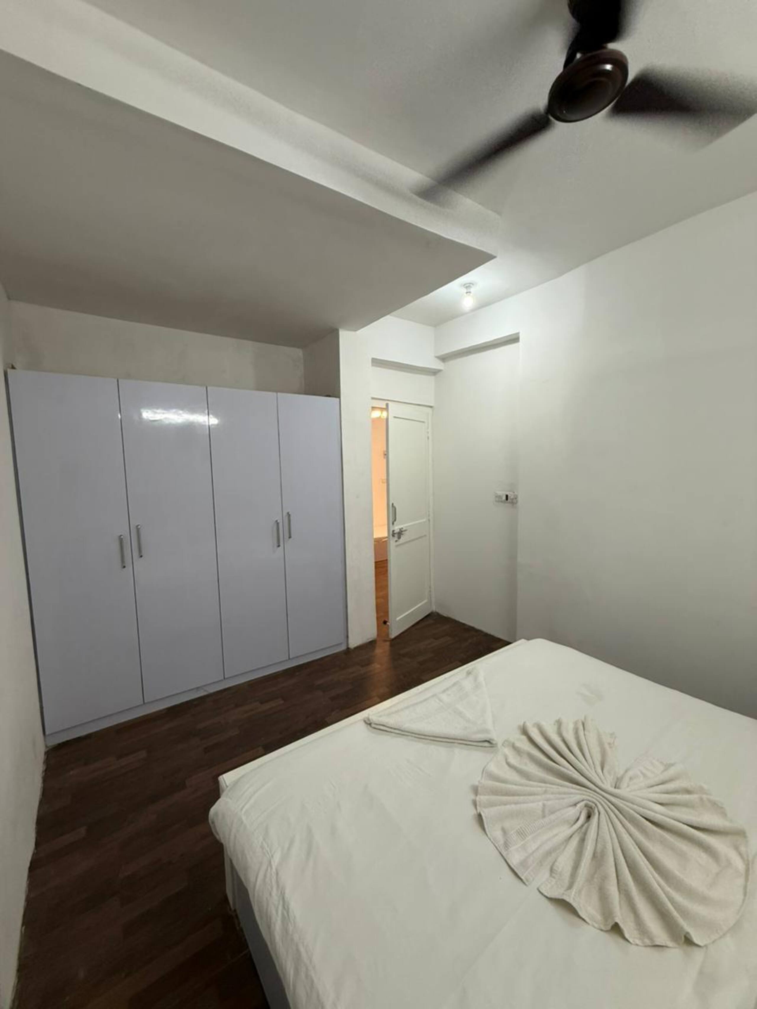 RoomzAway 2BHK NearBeach|WiFi|Kitchen|Parking 15