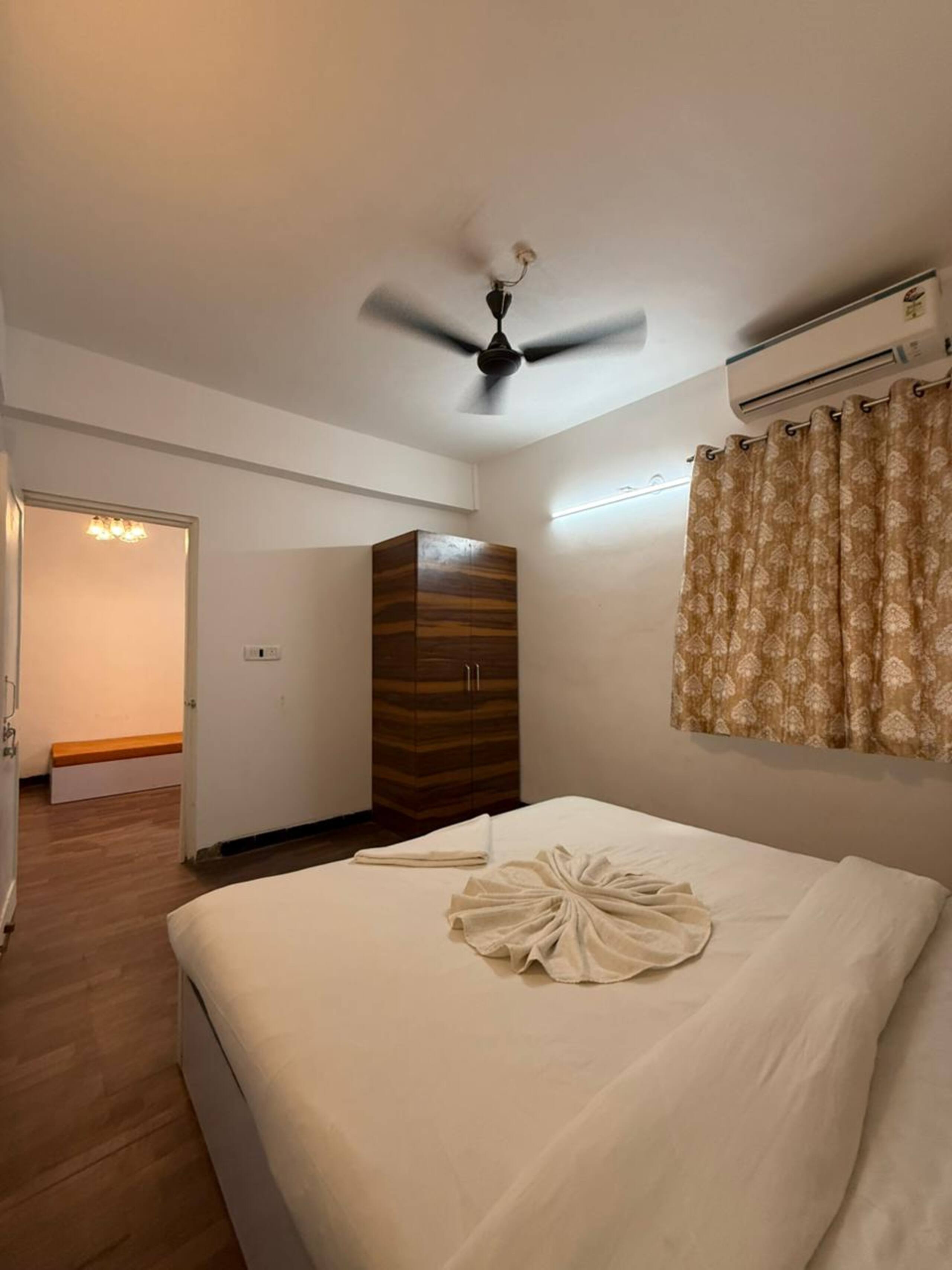 RoomzAway 2BHK NearBeach|WiFi|Kitchen|Parking 6