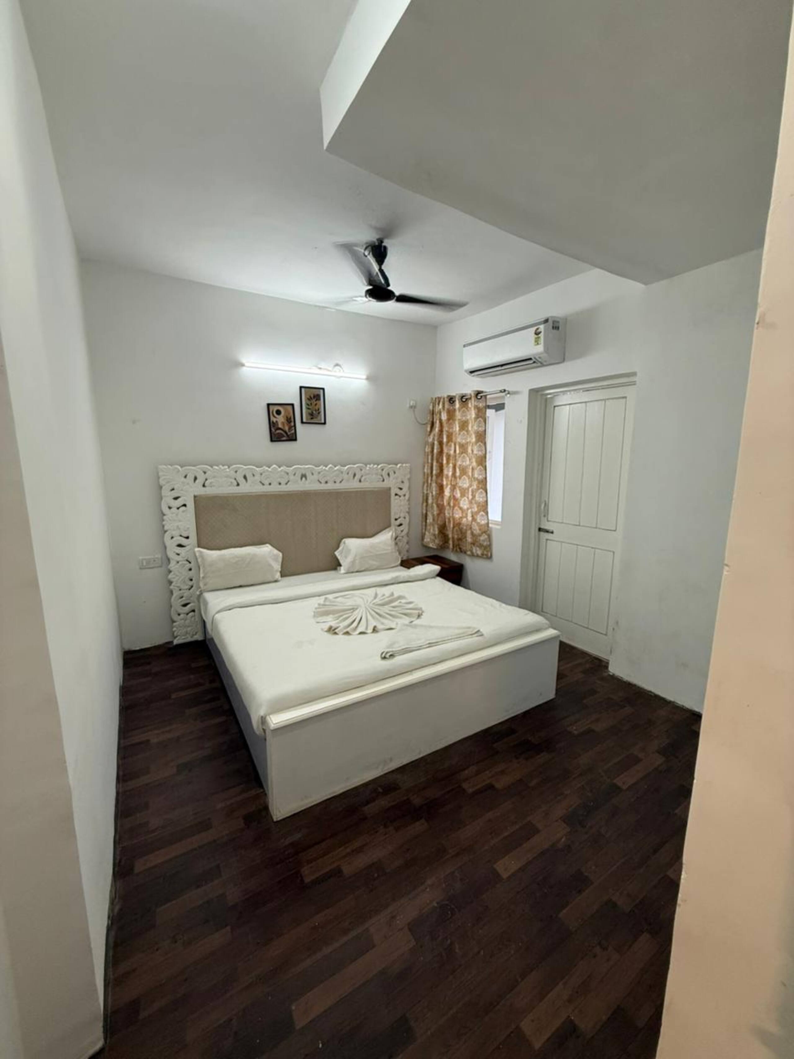 RoomzAway 2BHK NearBeach|WiFi|Kitchen|Parking 16