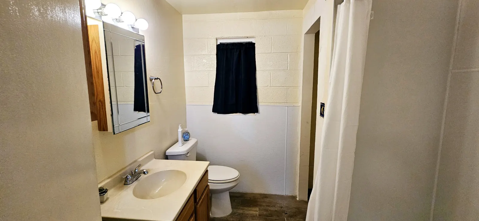 Page 1Bd, 1Ba King, Brkfst, Boat Parking, Washer/Dryer, Sleeps 4, BBQ, Unit 125 10