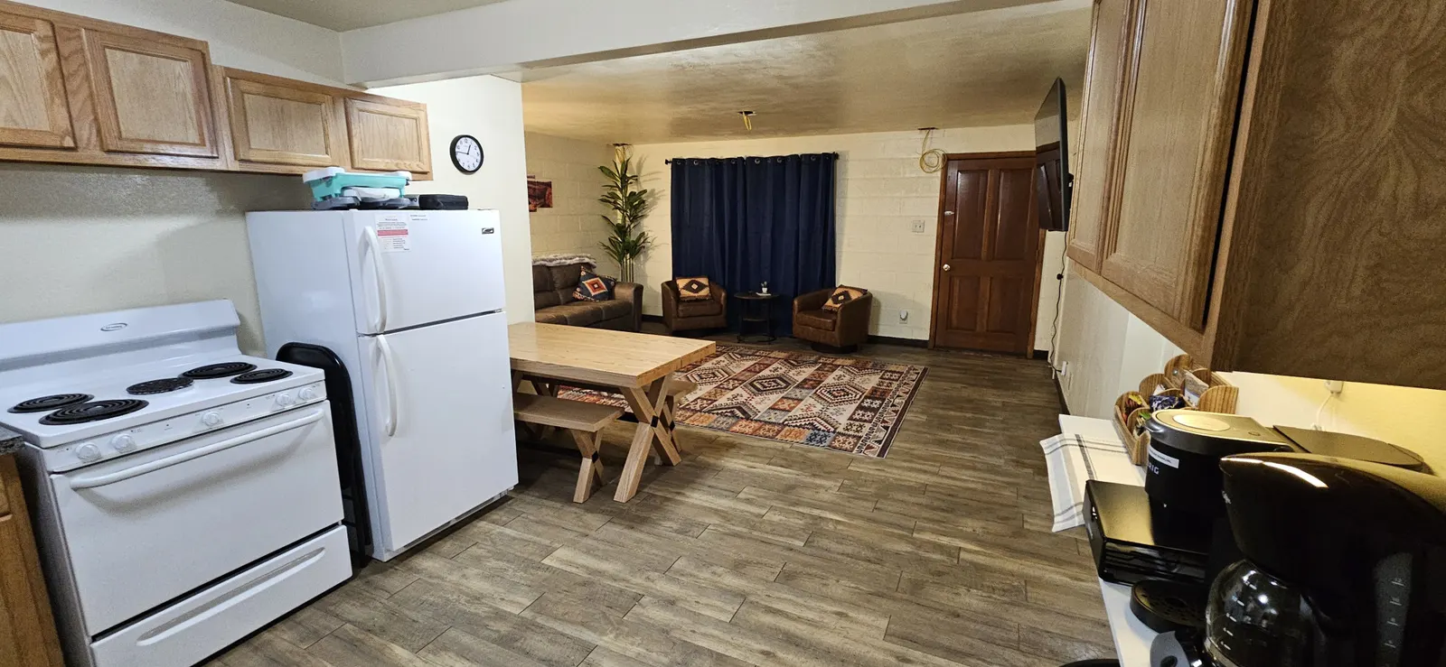 Page 1Bd, 1Ba King, Brkfst, Boat Parking, Washer/Dryer, Sleeps 4, BBQ, Unit 125 3