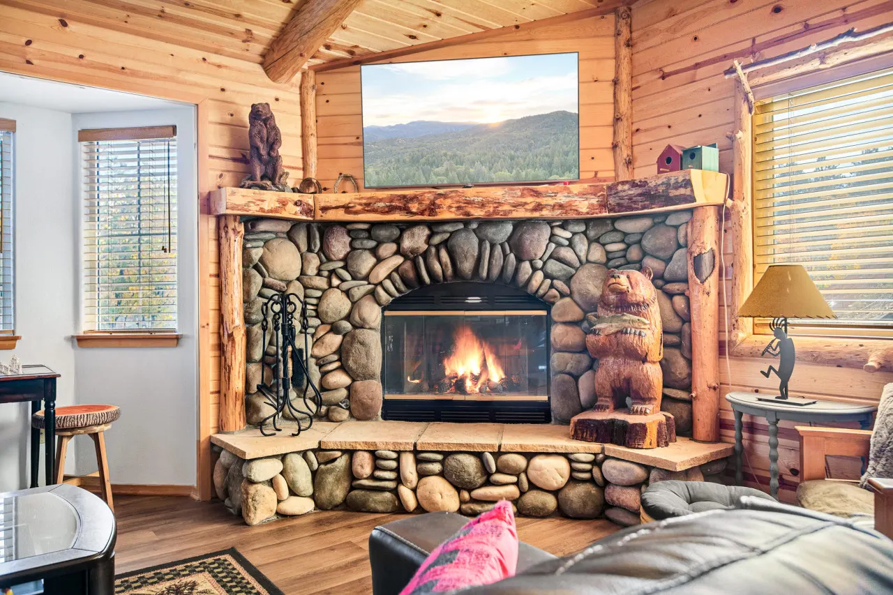 Peaceful Shady Bear, Hot Tub & Wood Fireplace 14