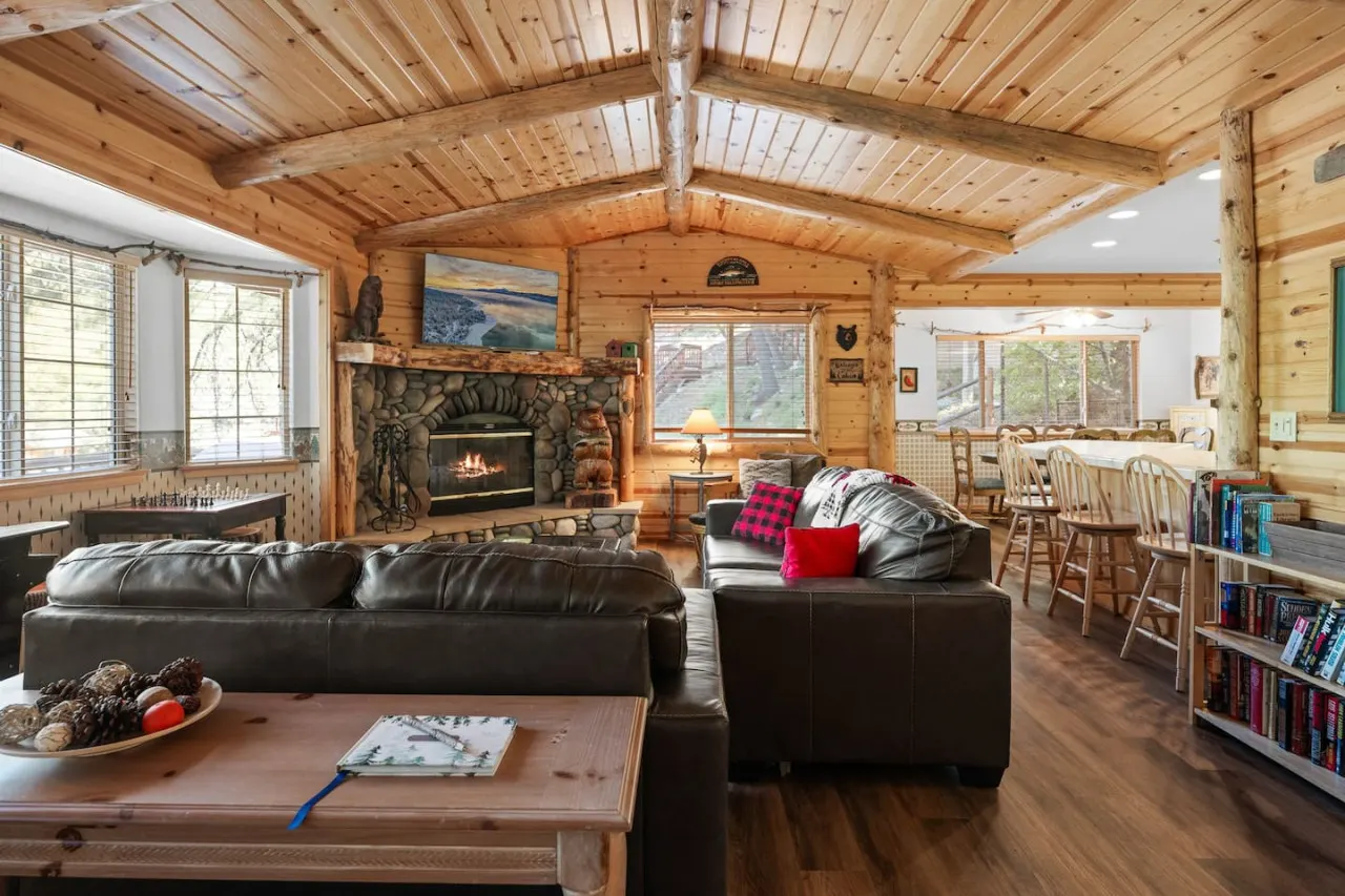 Peaceful Shady Bear, Hot Tub & Wood Fireplace 19