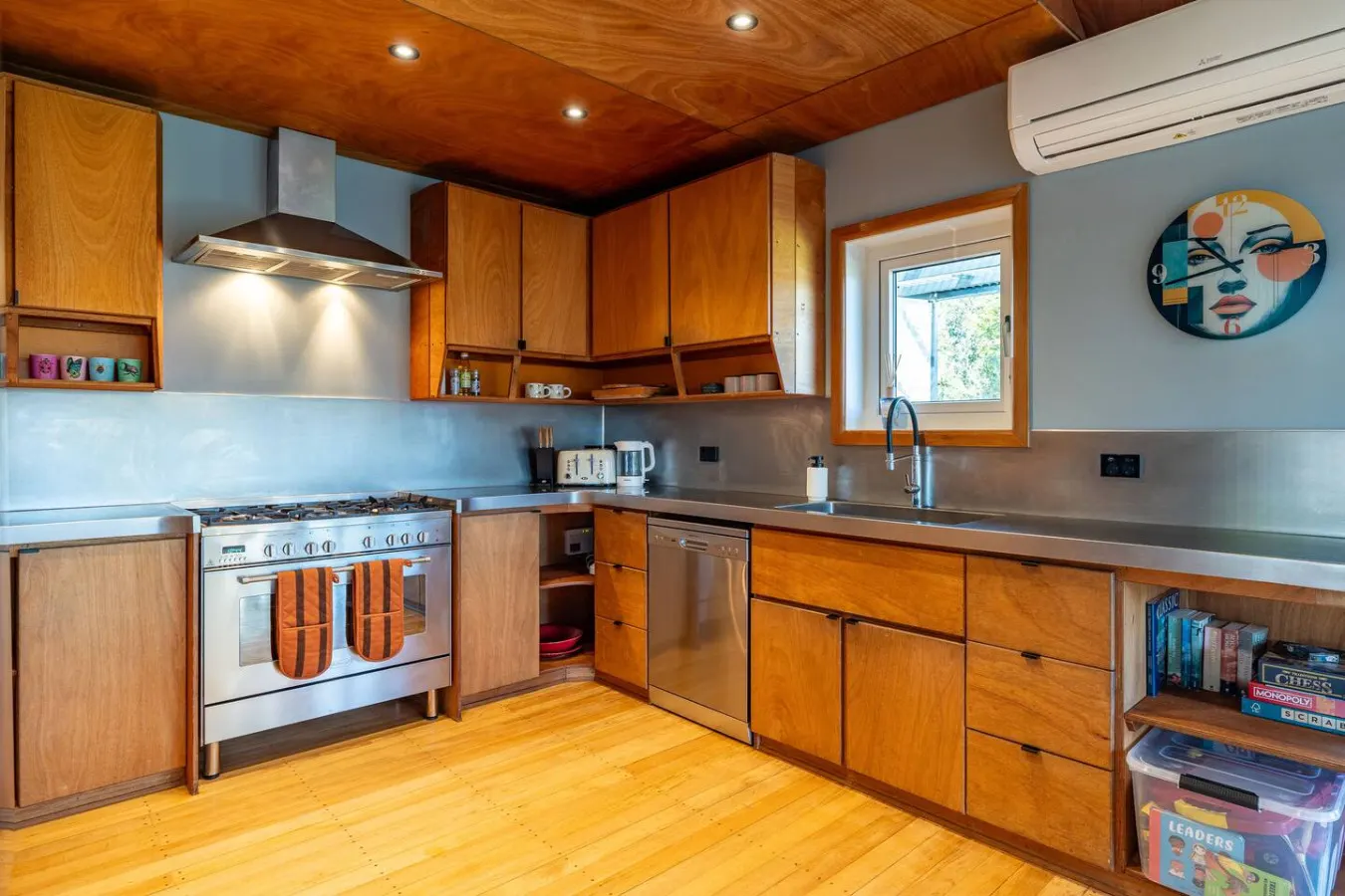 4 BRD Shirley family house - 10 mins drive to CBD 4
