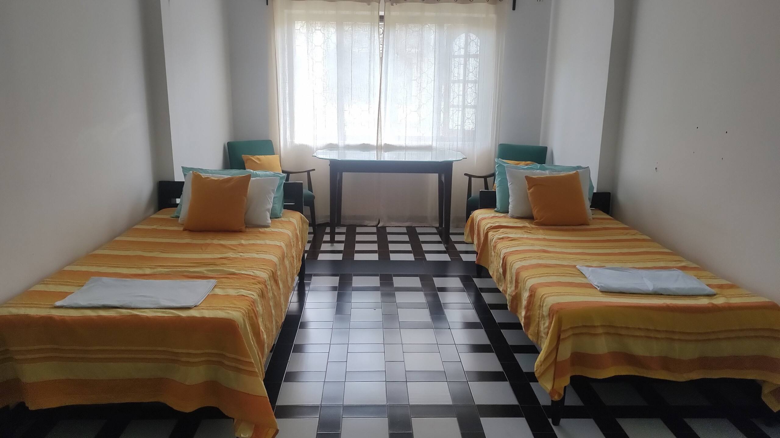 Central, Quiet 2bhk near Riverfront and Beach 6