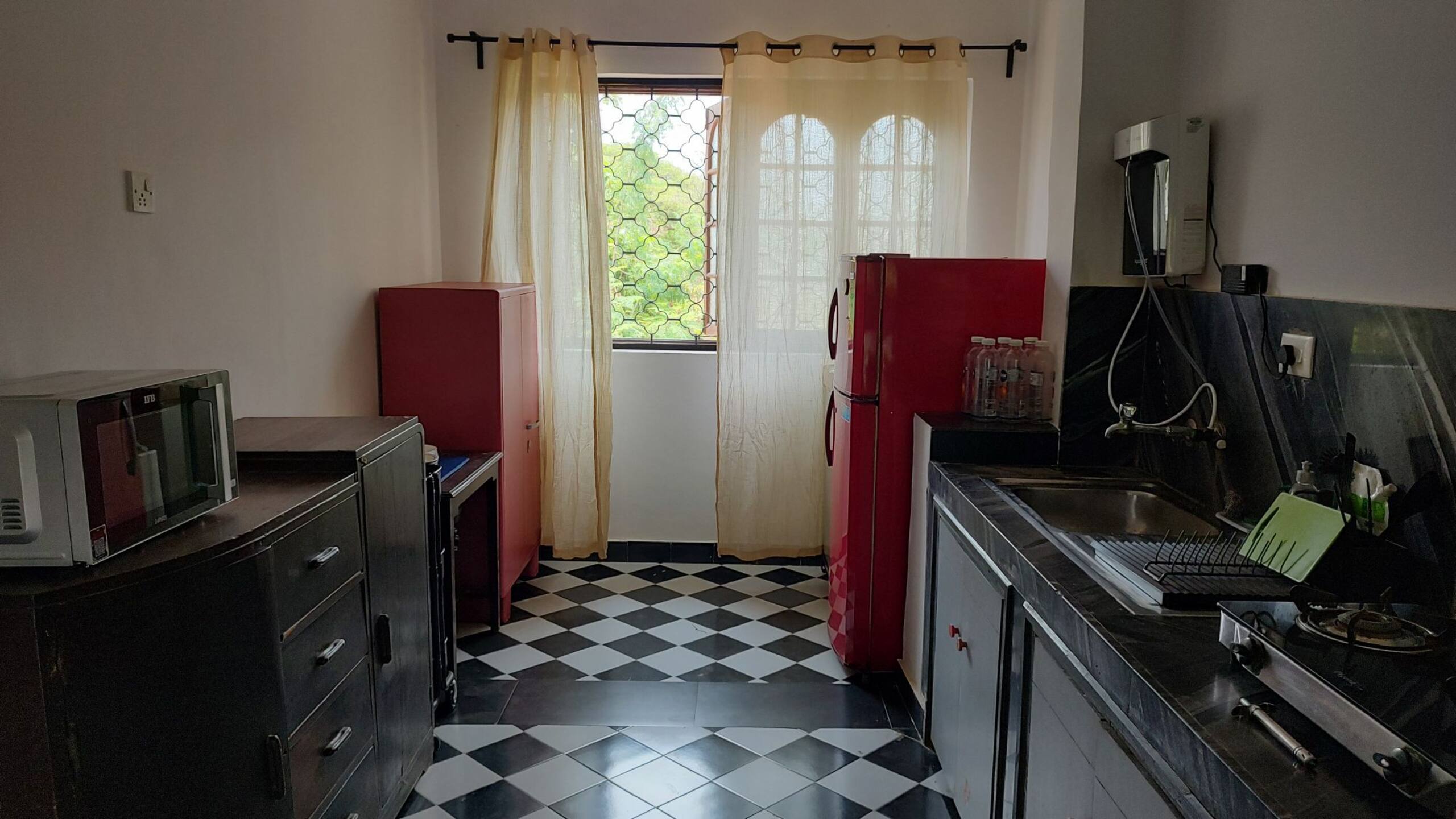 Central, Quiet 2bhk near Riverfront and Beach 10