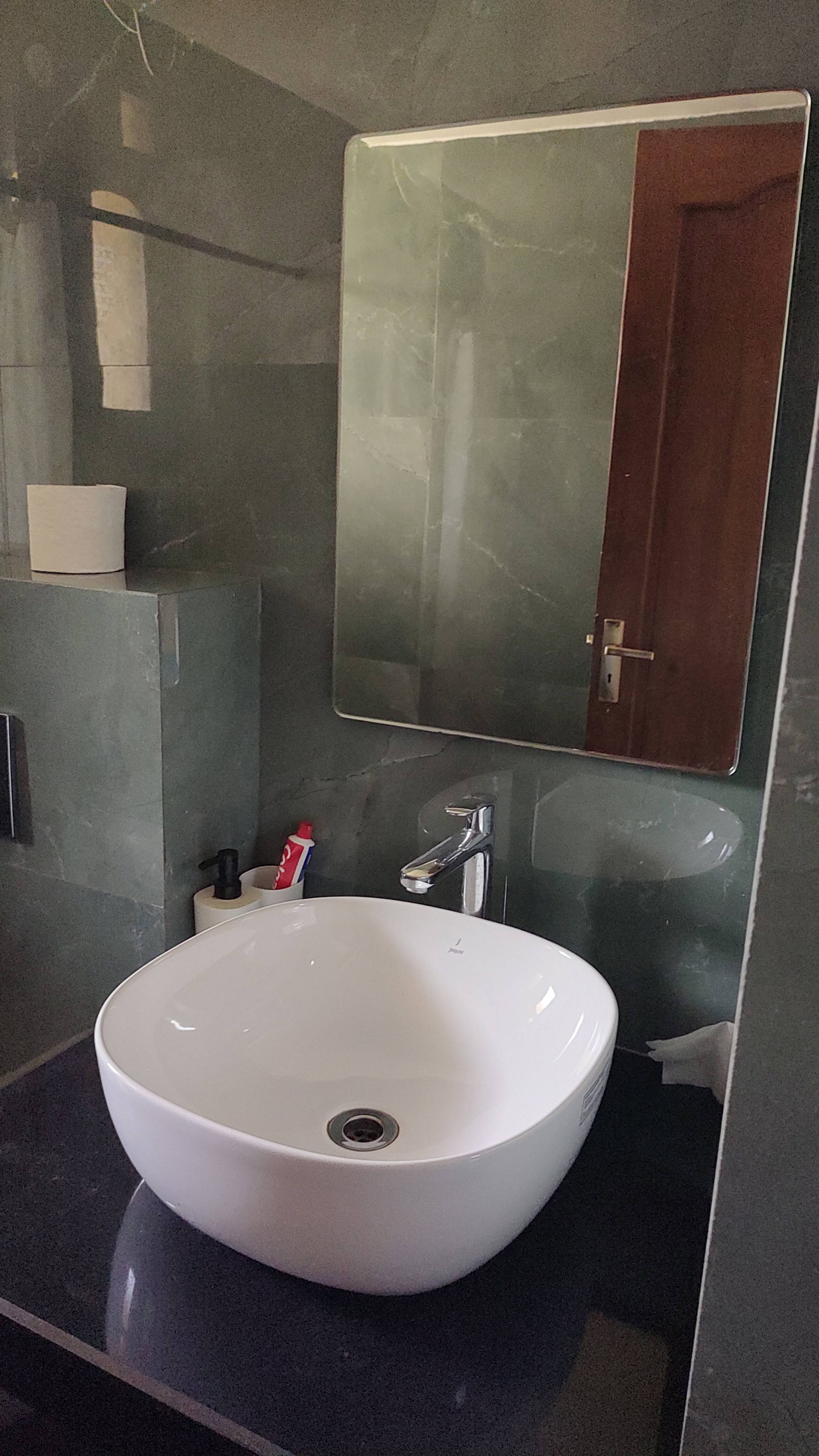Central, Quiet 2bhk near Riverfront and Beach 18