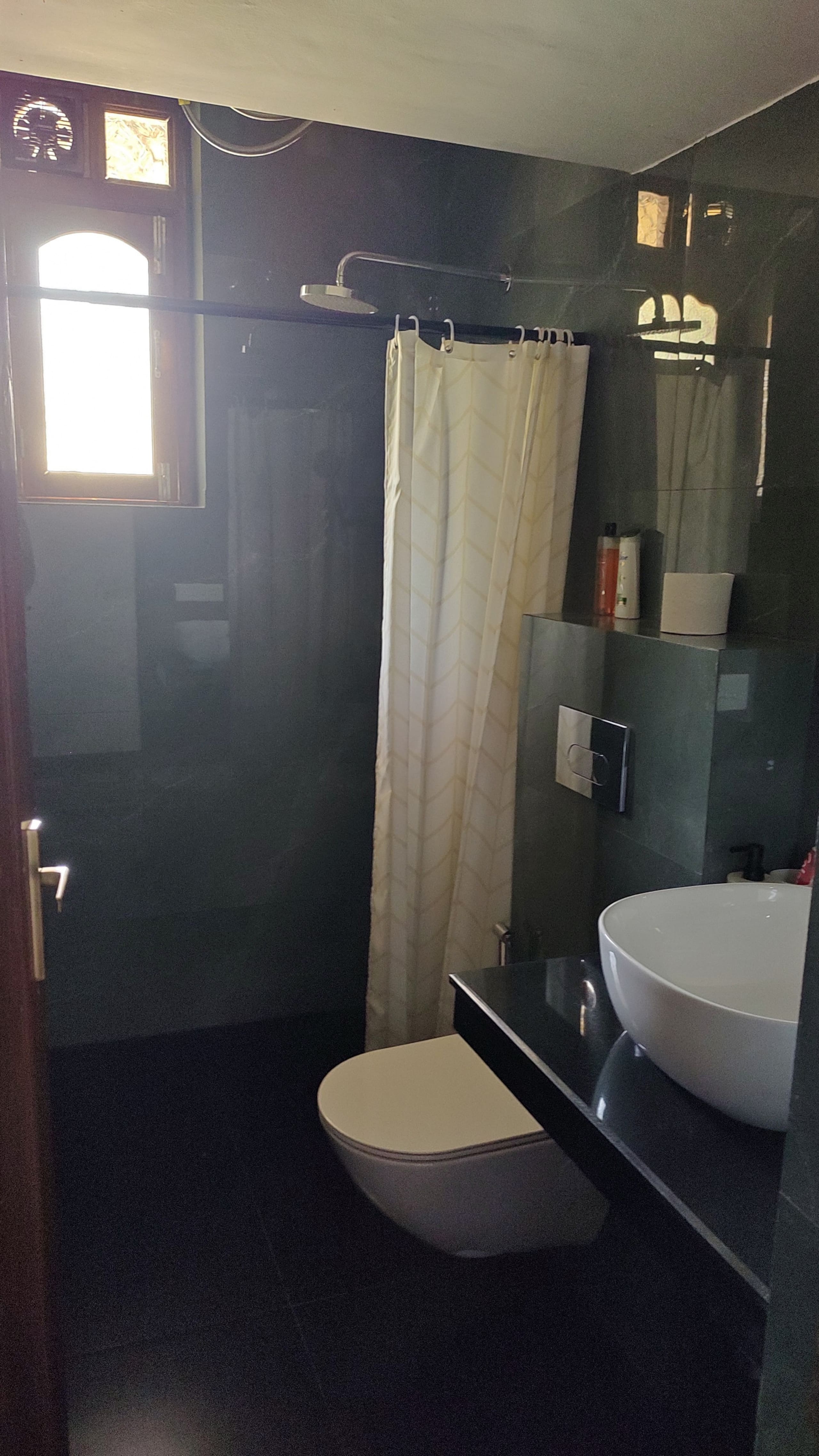 Central, Quiet 2bhk near Riverfront and Beach 17
