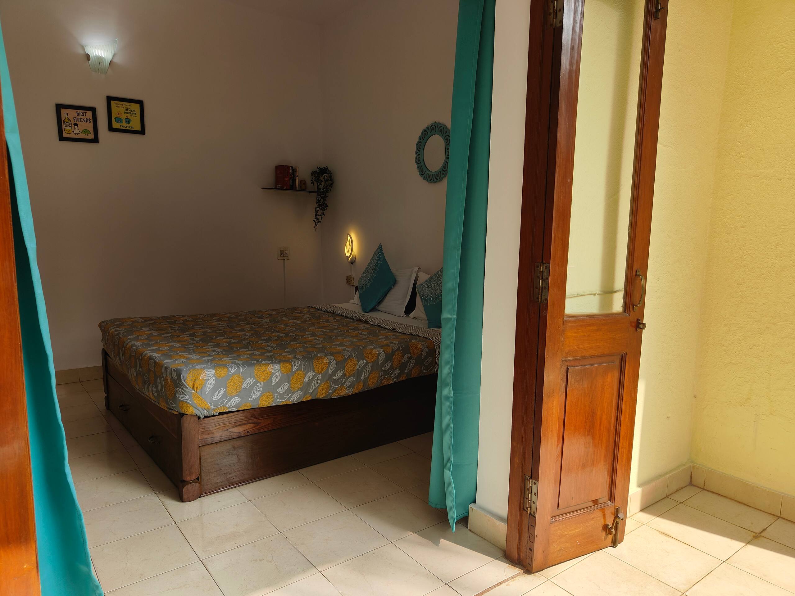 Laze-750 meters from Calangute Beach in a Resort 16
