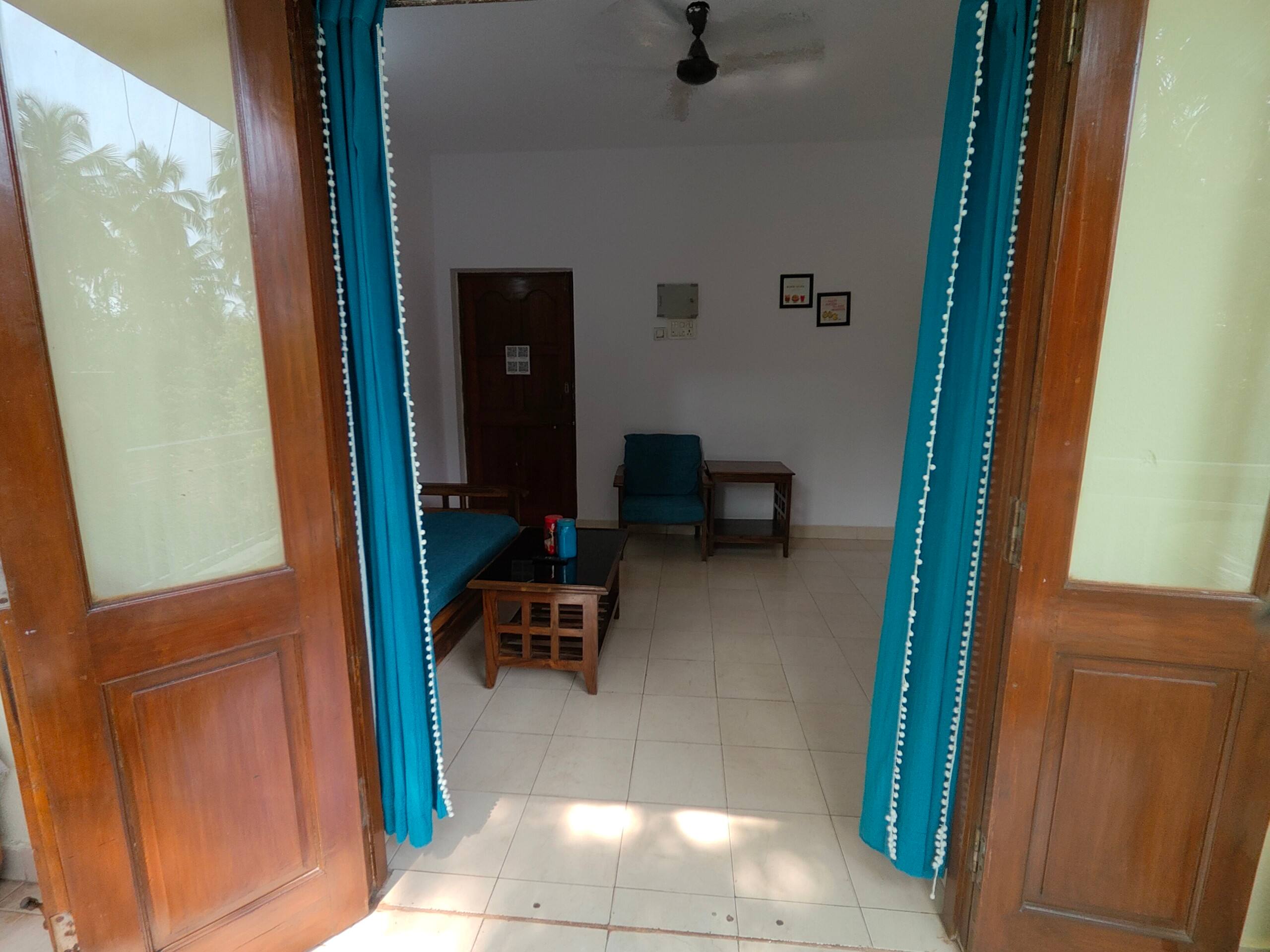 Laze-750 meters from Calangute Beach in a Resort 10