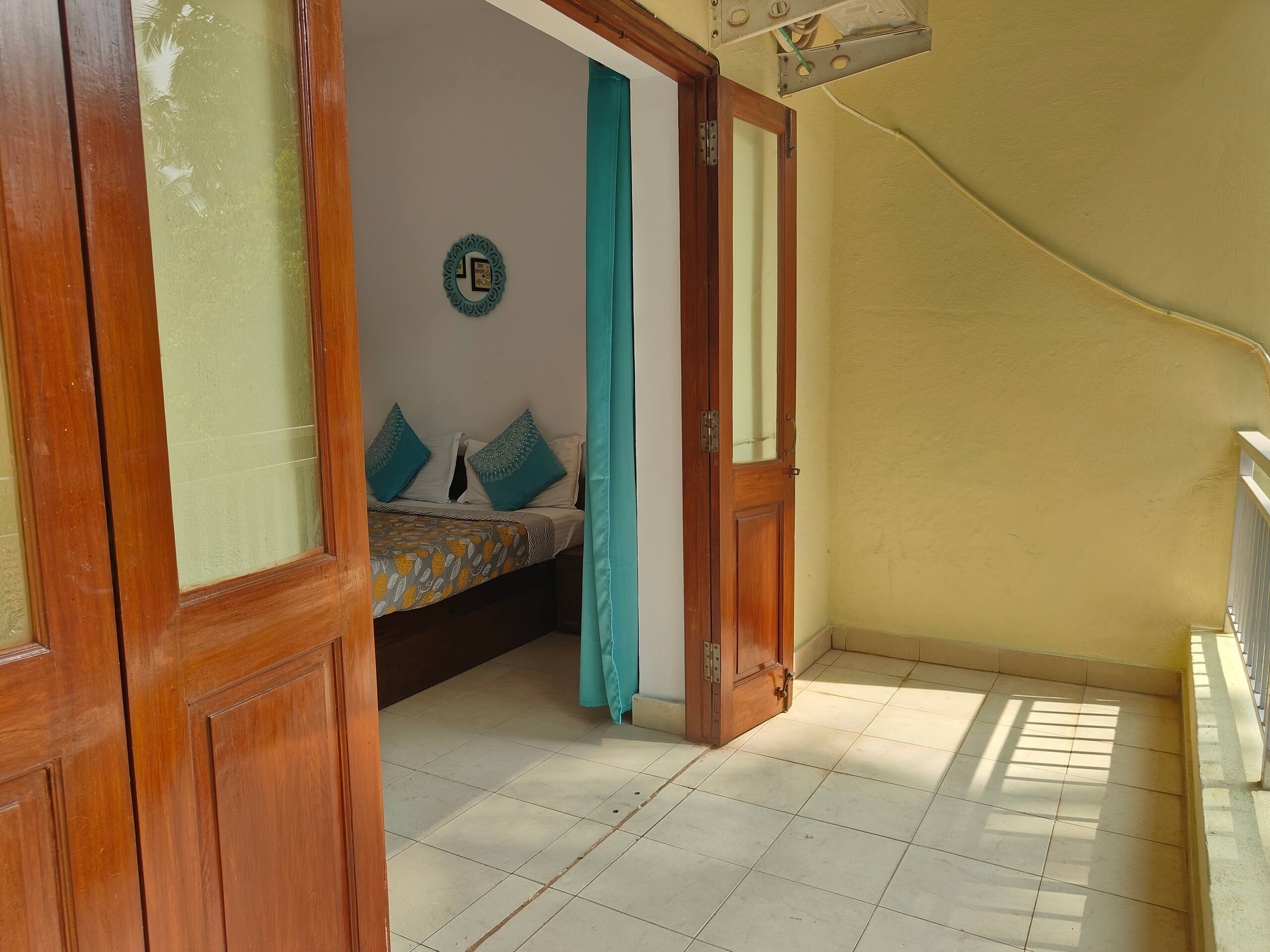 Laze-750 meters from Calangute Beach in a Resort 18