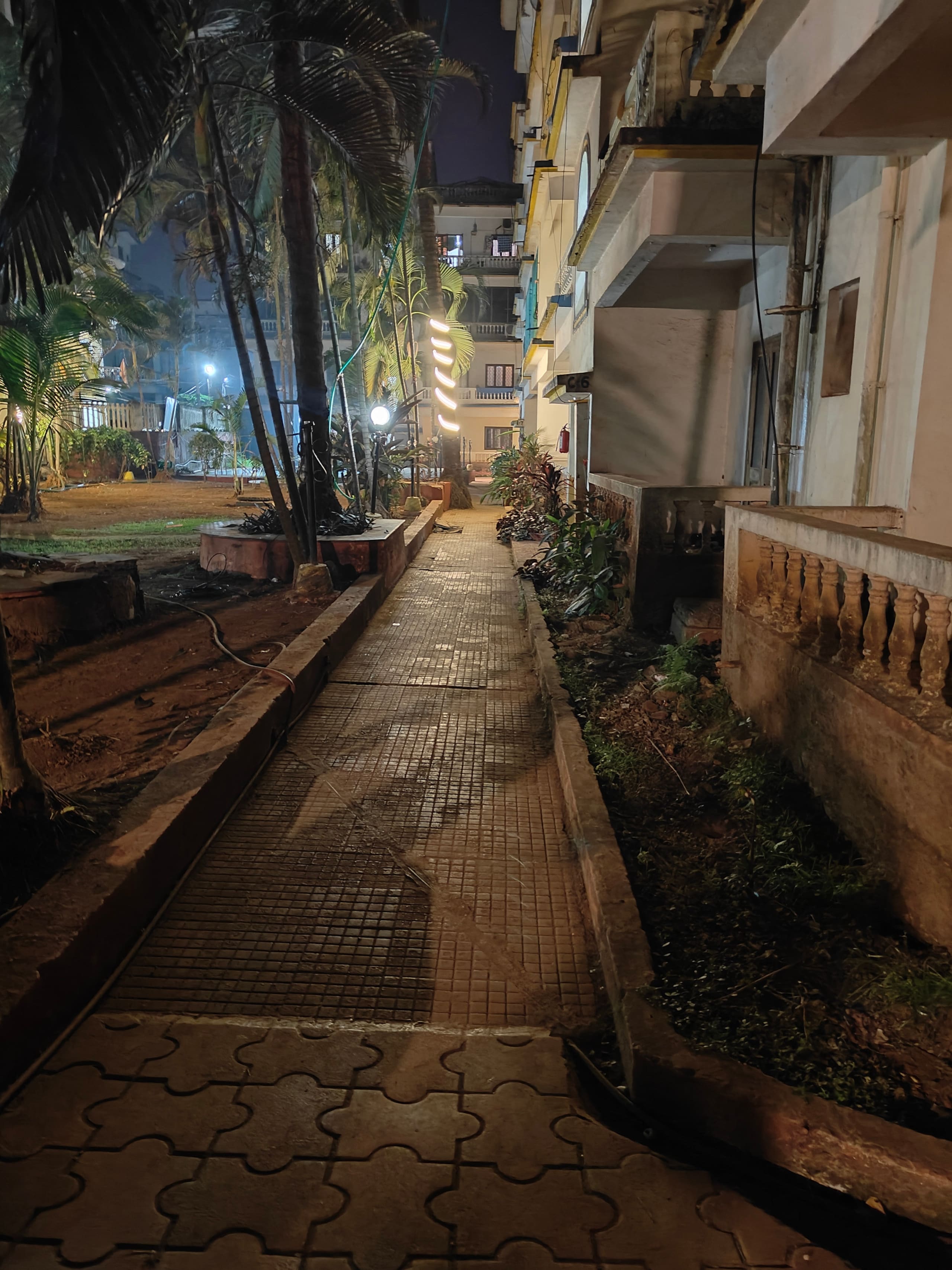 Laze-750 meters from Calangute Beach in a Resort 23