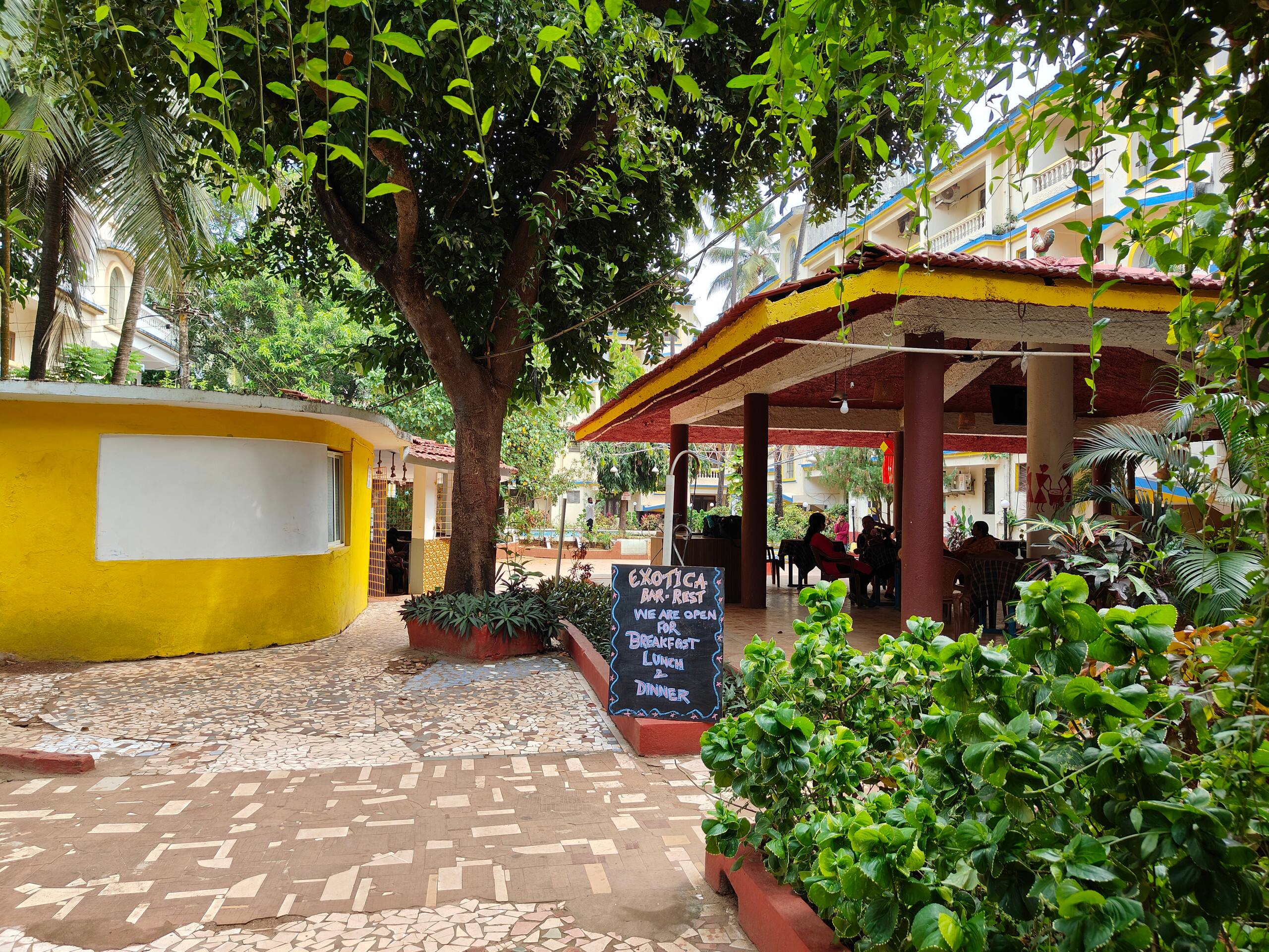 Laze-750 meters from Calangute Beach in a Resort 20