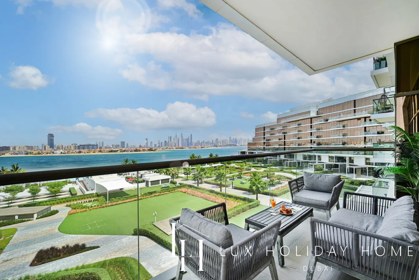 LUX | The Elegant Palm Beach Suite