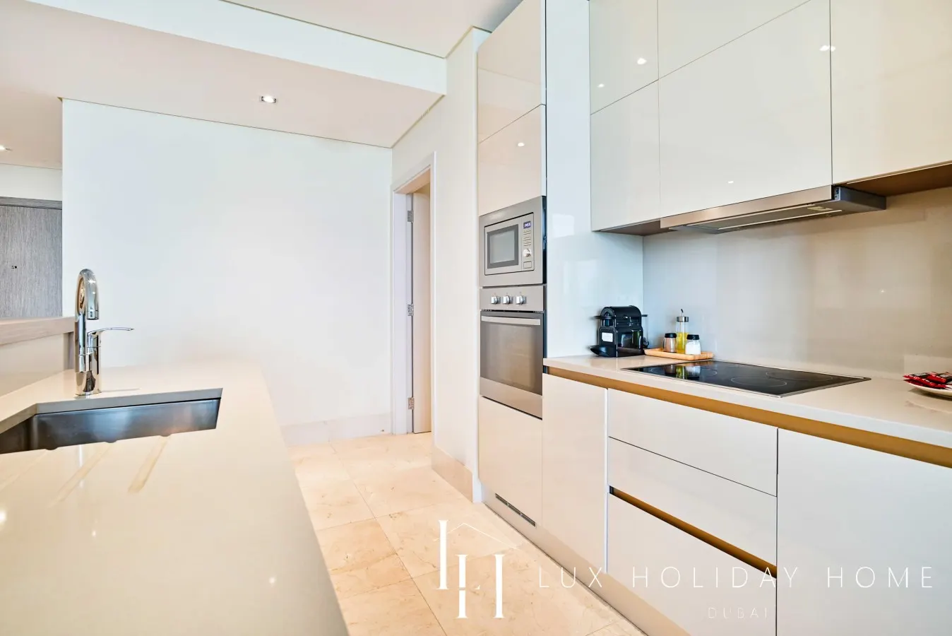 LUX The Elegant Palm Beach Suite 16