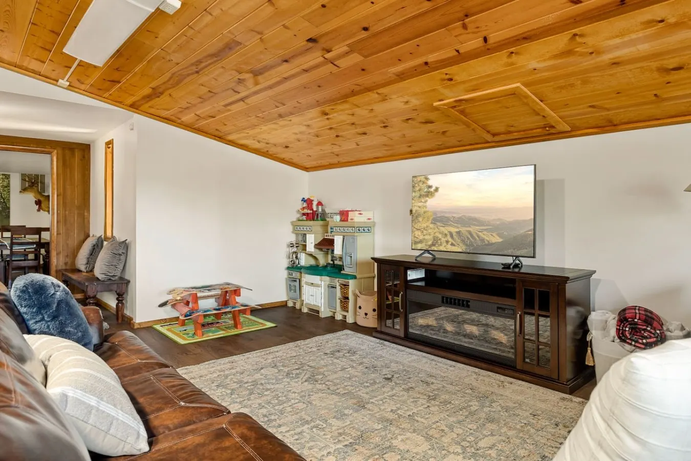Double Black Diamond Walk to Bear MTN, Fireplace & Hot Tub 19