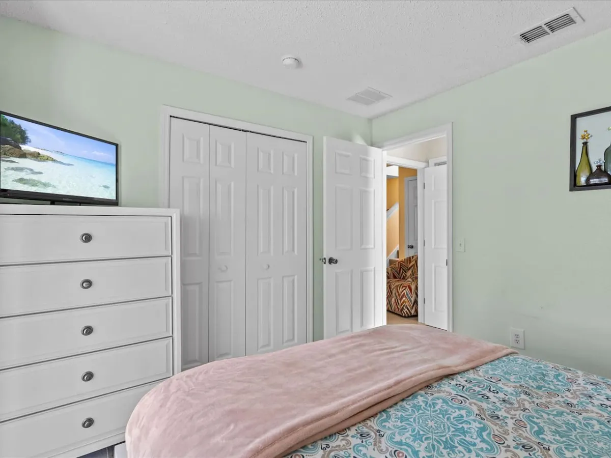 Lakefront 4-Bedroom Villa with Private Pool & Game Room – Between Disney & Legoland! 17