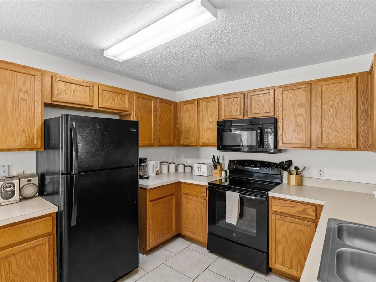 Lakefront 4-Bedroom Villa with Private Pool & Game Room – Between Disney & Legoland! 3