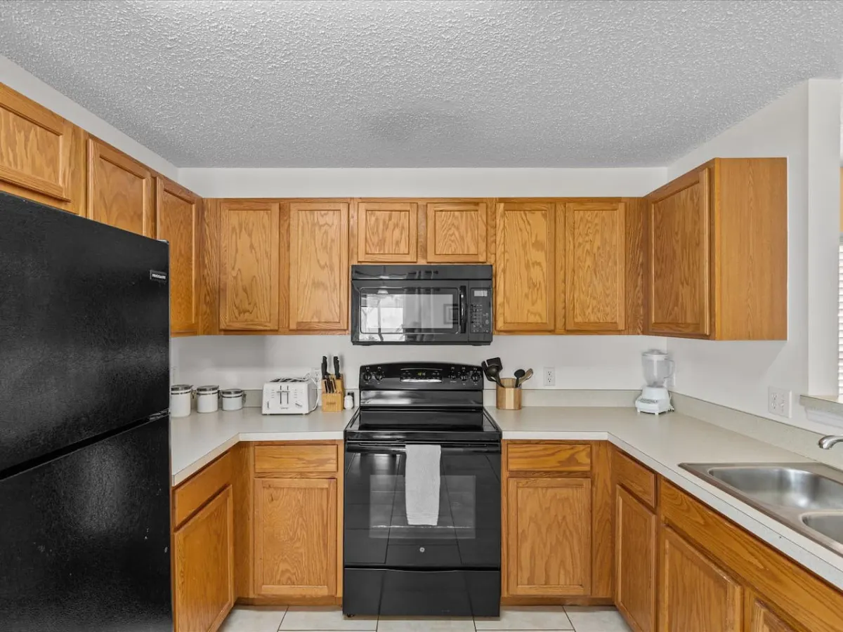 Lakefront 4-Bedroom Villa with Private Pool & Game Room – Between Disney & Legoland! 5