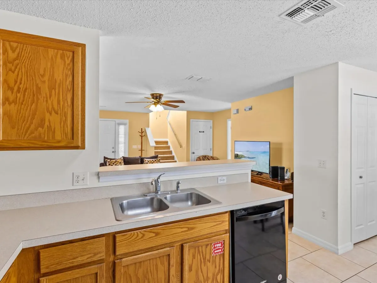 Lakefront 4-Bedroom Villa with Private Pool & Game Room – Between Disney & Legoland! 6