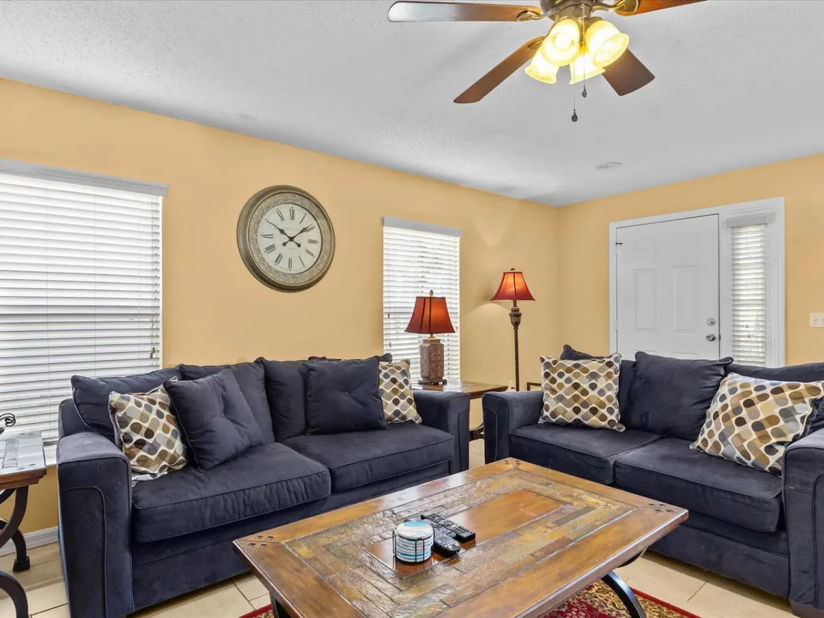 Lakefront 4-Bedroom Villa with Private Pool & Game Room – Between Disney & Legoland! 8