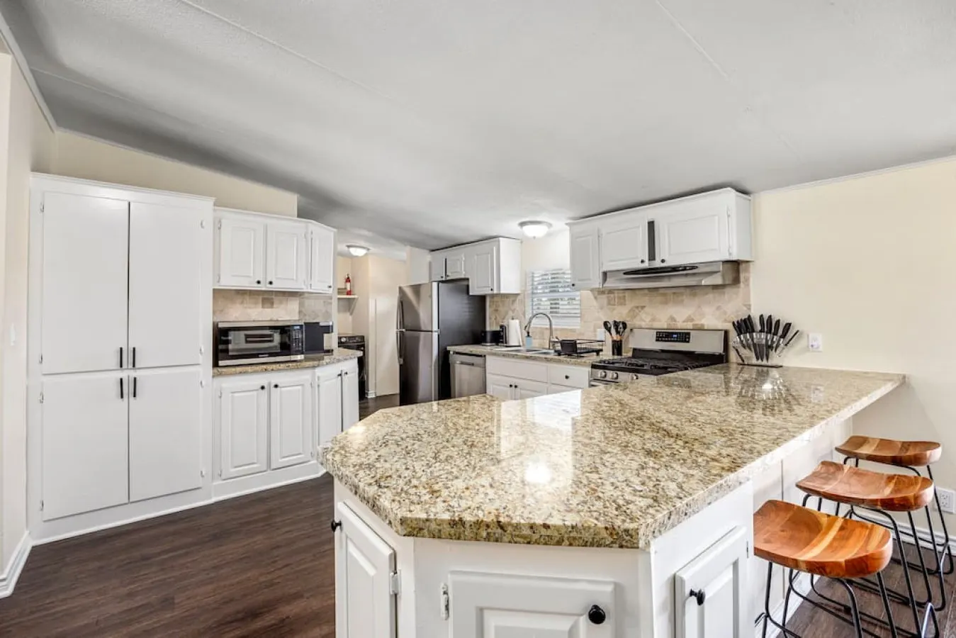 Accessible Conroe 3BR near Lake Conroe Sleeps 12, Fenced Yard 9