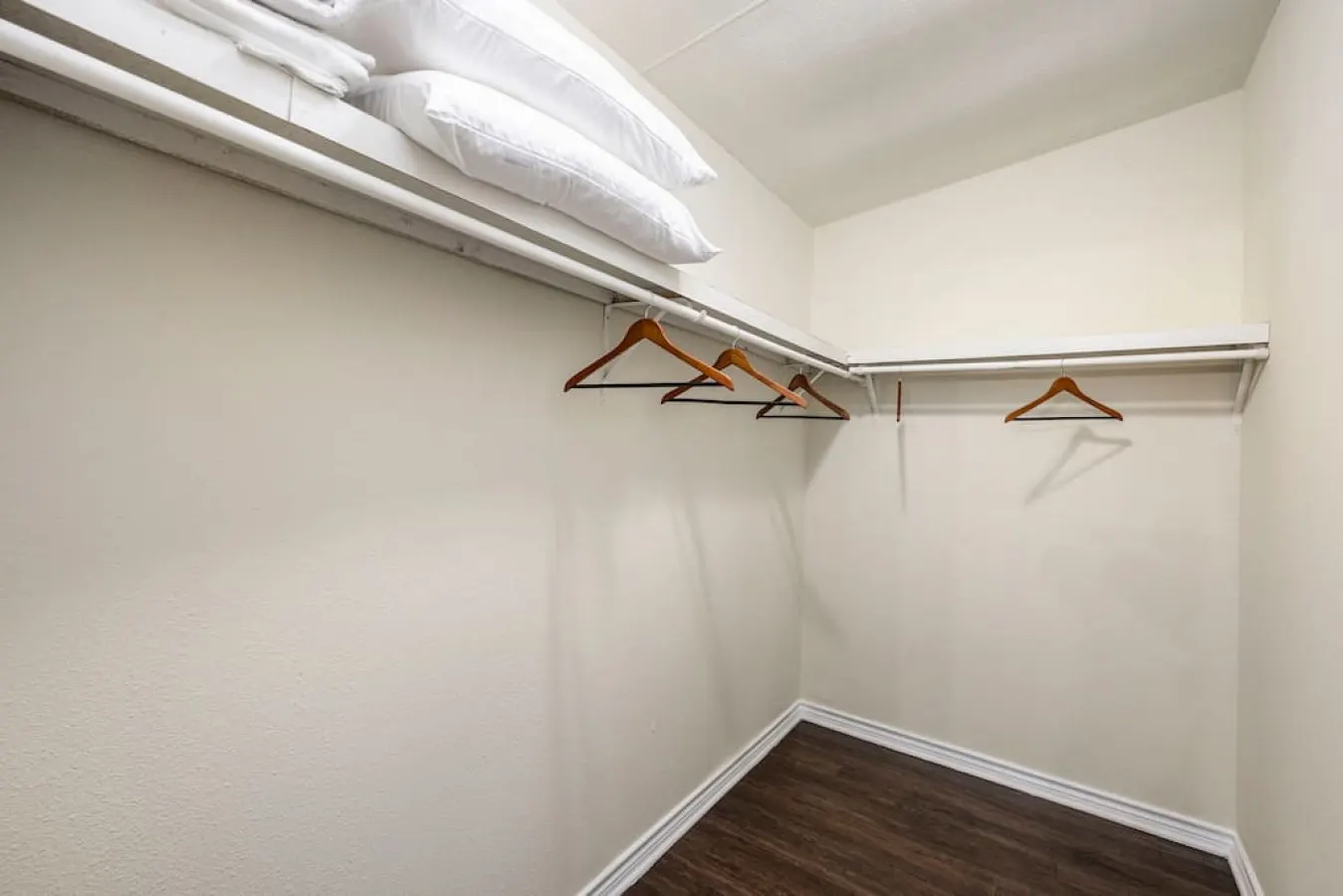 Accessible Conroe 3BR near Lake Conroe Sleeps 12, Fenced Yard 17