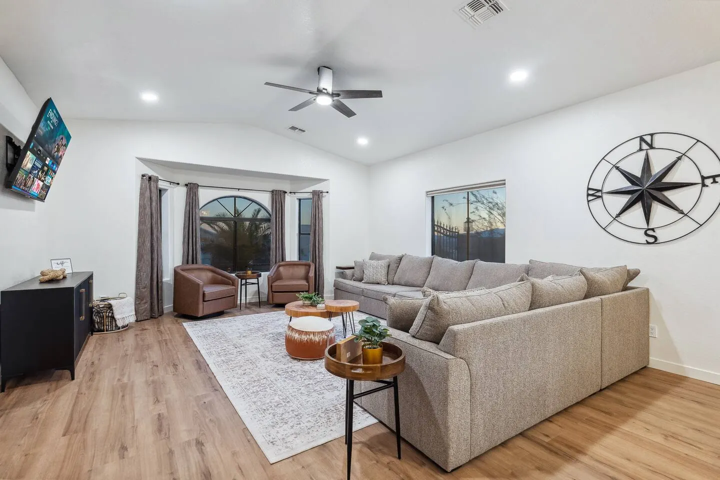 5bd Sleeps 16 Minutes to Laughlin Remodeled 2
