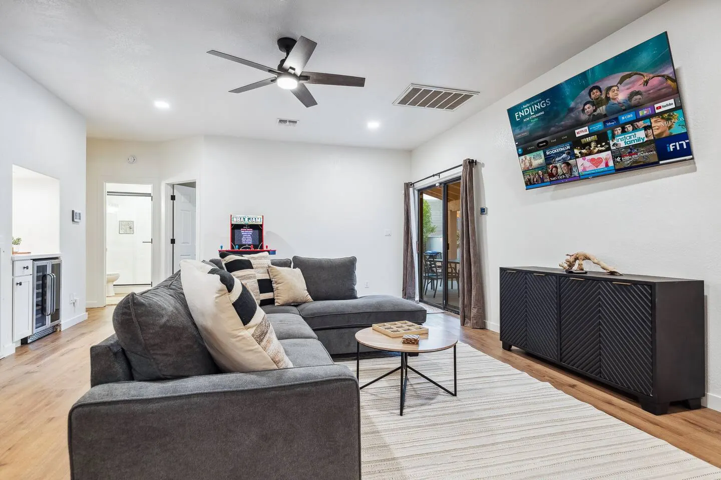 5bd Sleeps 16 Minutes to Laughlin Remodeled 9