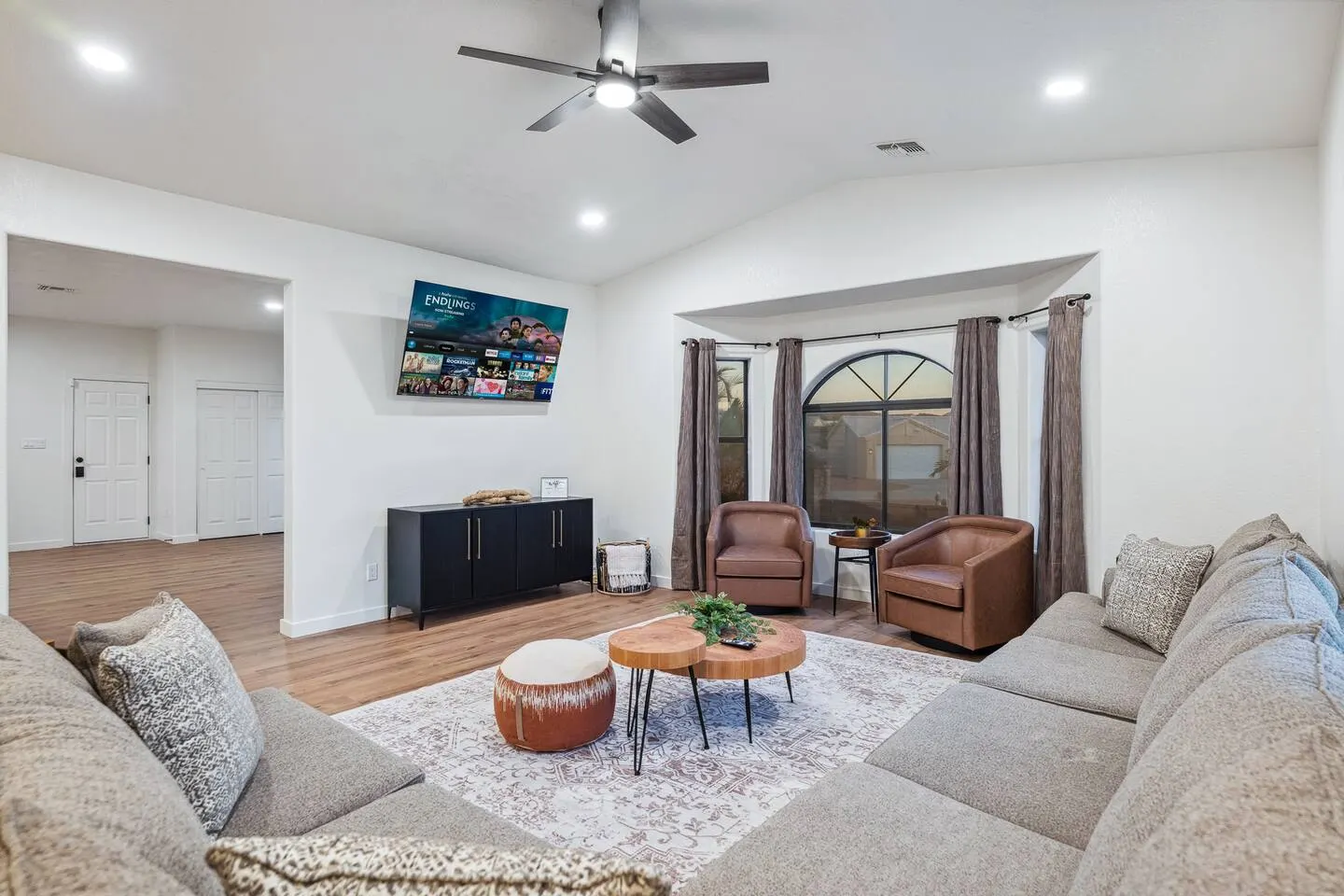 5bd Sleeps 16 Minutes to Laughlin Remodeled 16