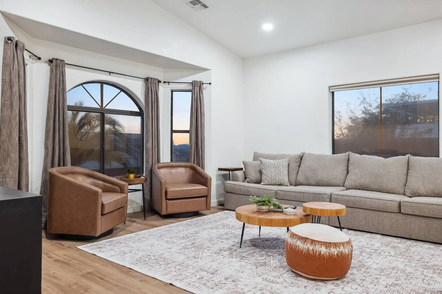 5bd Sleeps 16 Minutes to Laughlin Remodeled 19