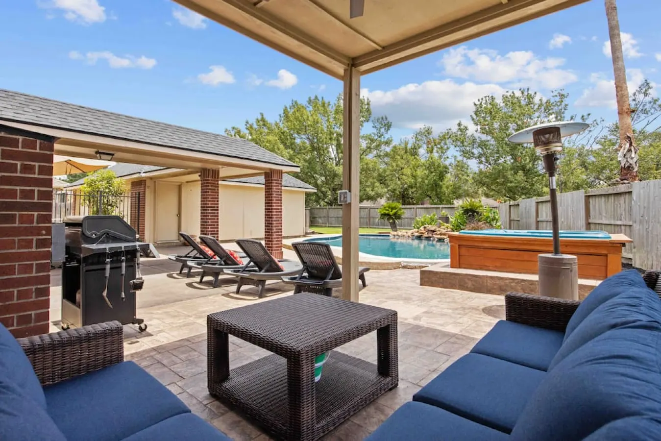 Cypress 4BR Retreat, Sleeps 20 Pool, Hot Tub, Theater - Houston 10