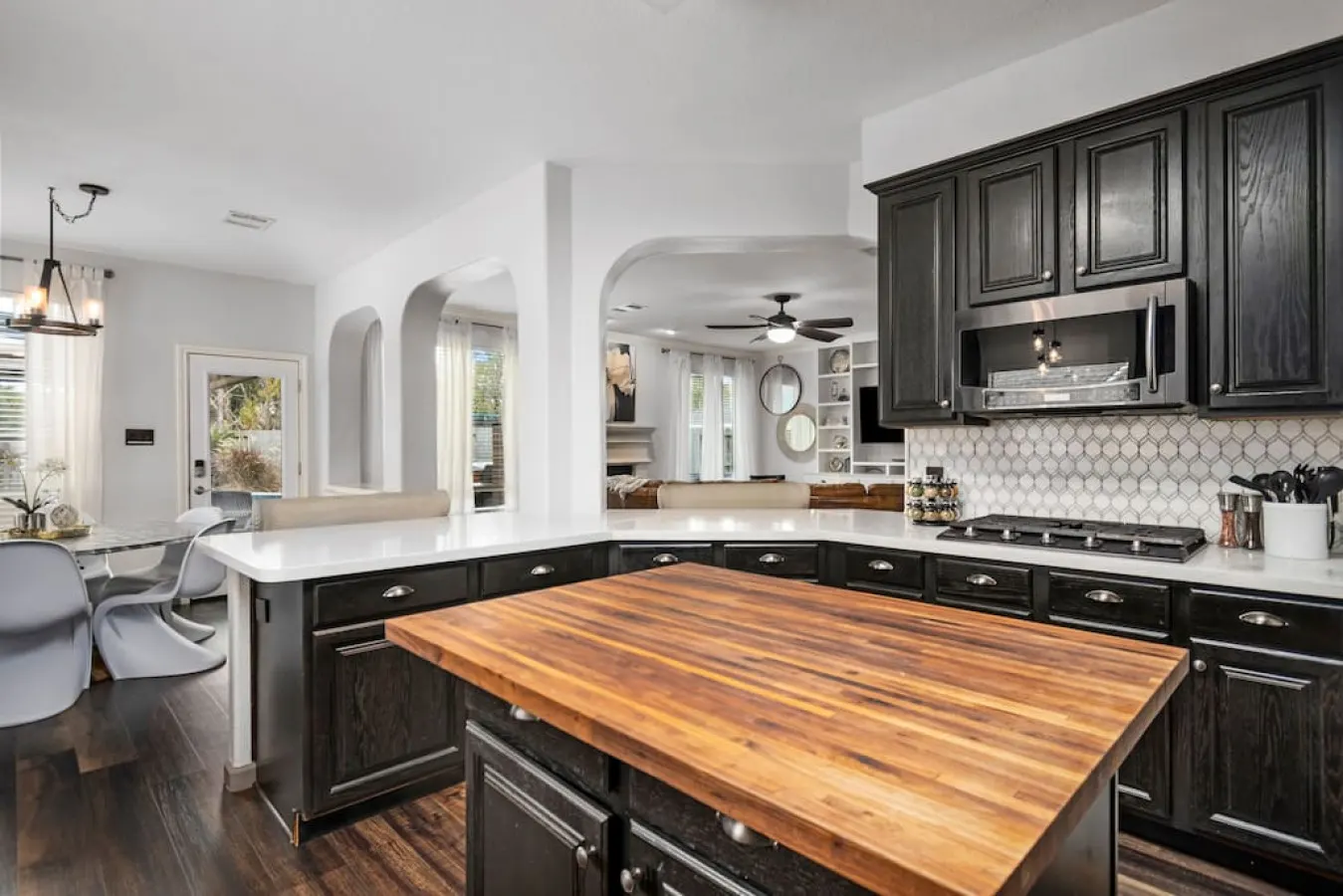 Cypress 4BR Retreat, Sleeps 20 Pool, Hot Tub, Theater - Houston 5