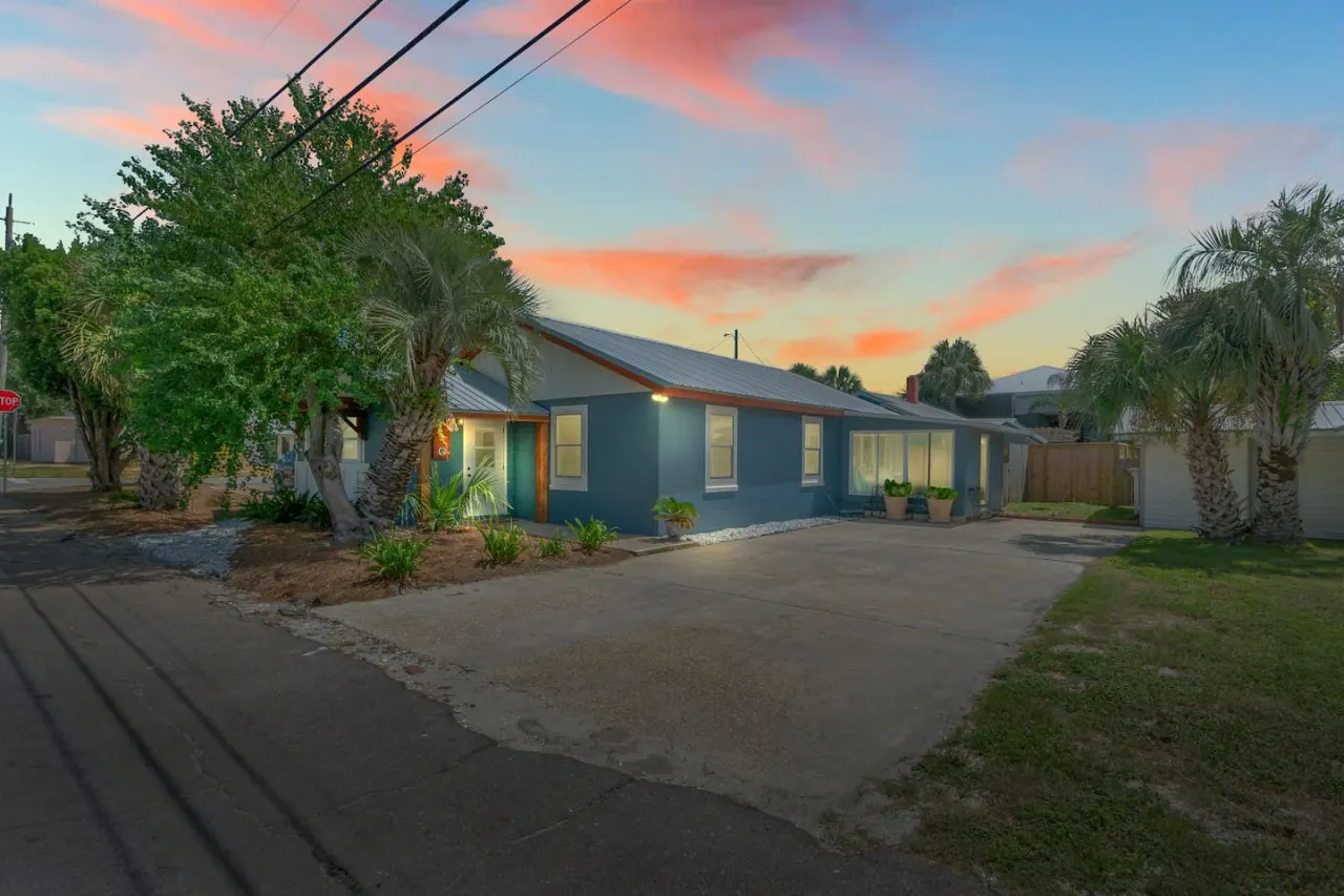 Lost Pearl Charming Historic Home w/ Private Beach Access 1