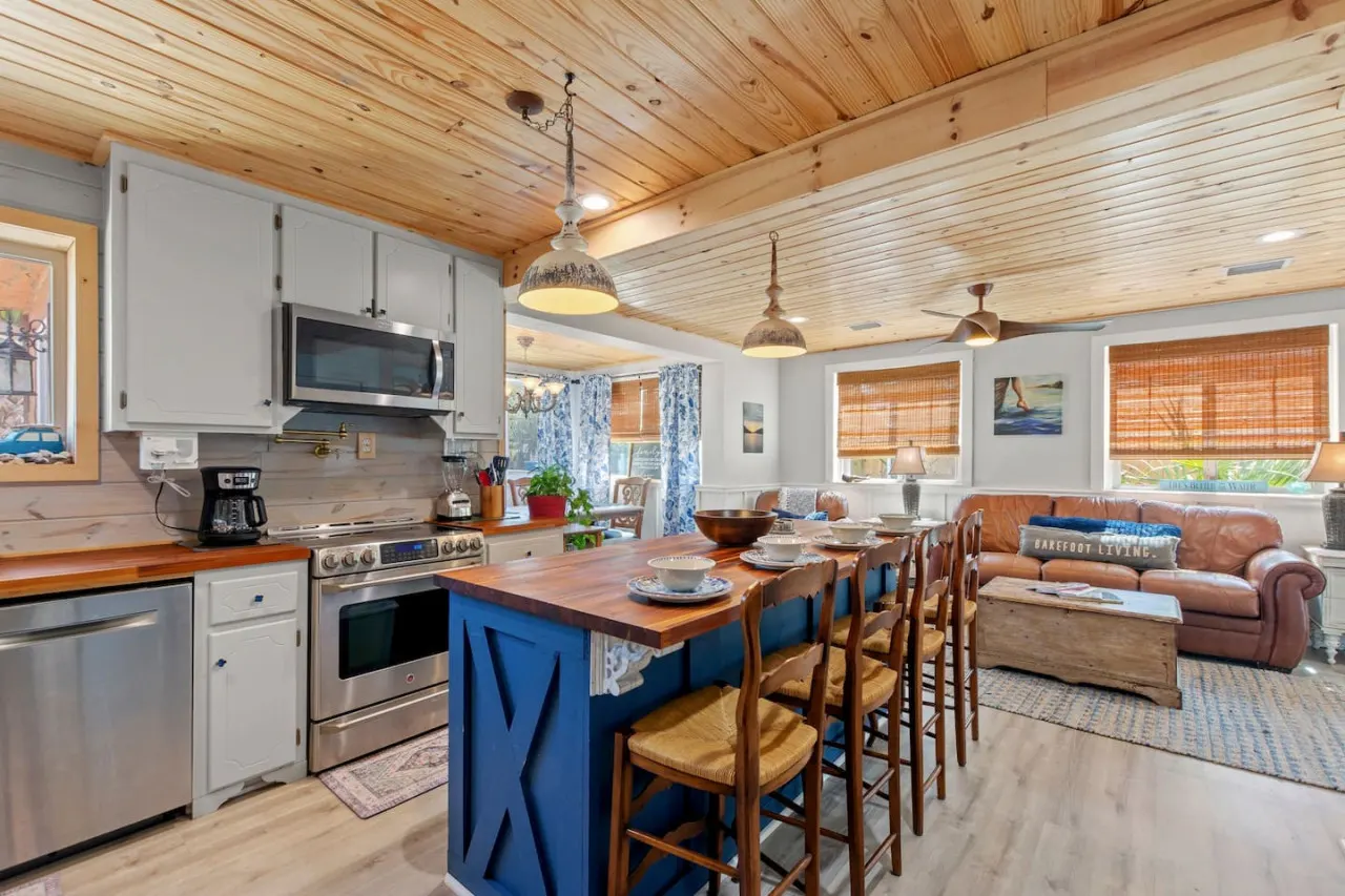 Lost Pearl Charming Historic Home w/ Private Beach Access 2