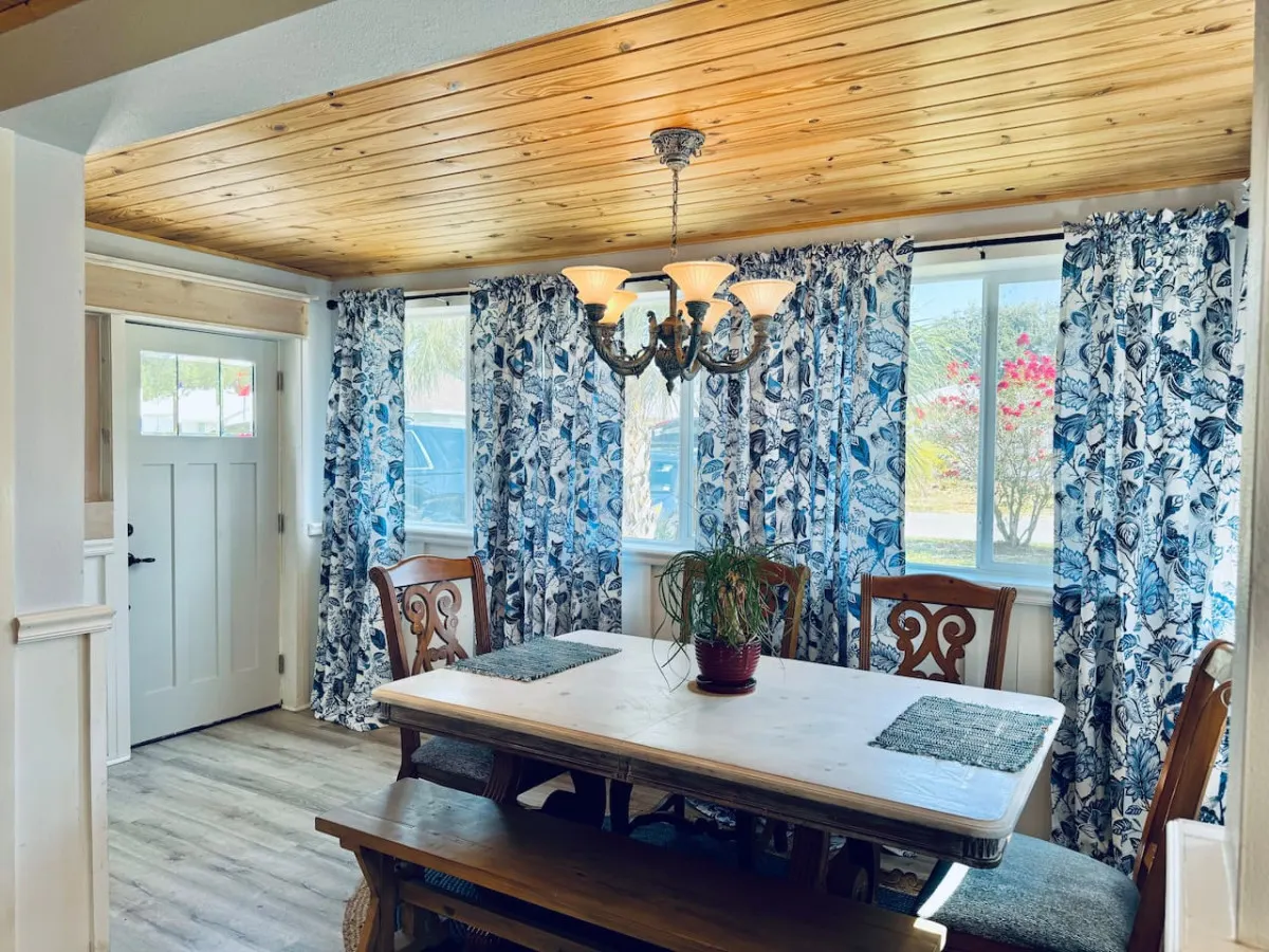 Lost Pearl Charming Historic Home w/ Private Beach Access 9