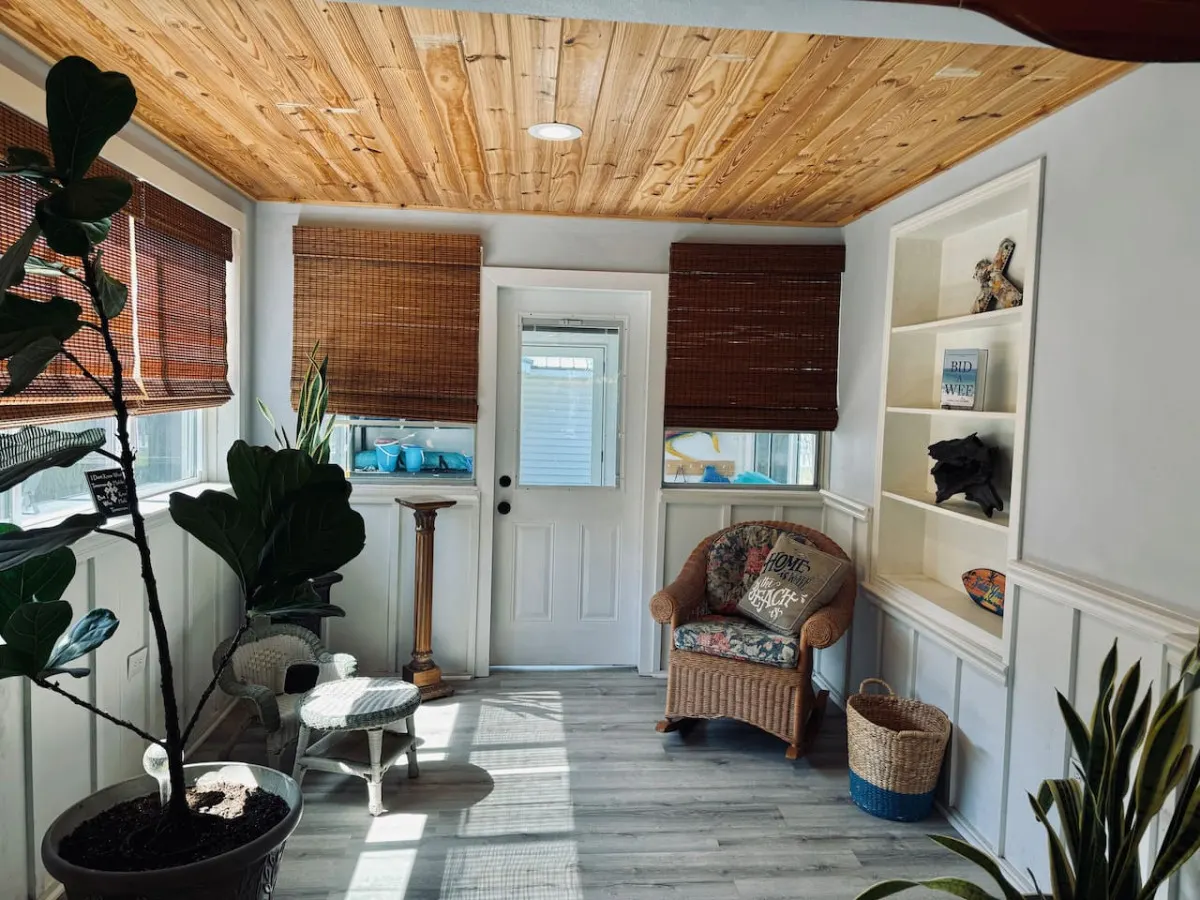 Lost Pearl Charming Historic Home w/ Private Beach Access 10