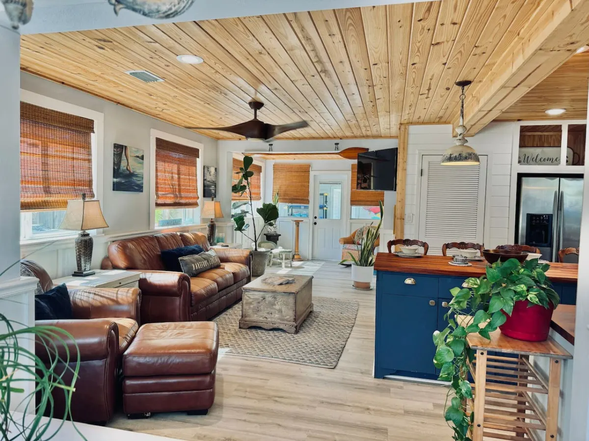 Lost Pearl Charming Historic Home w/ Private Beach Access 12