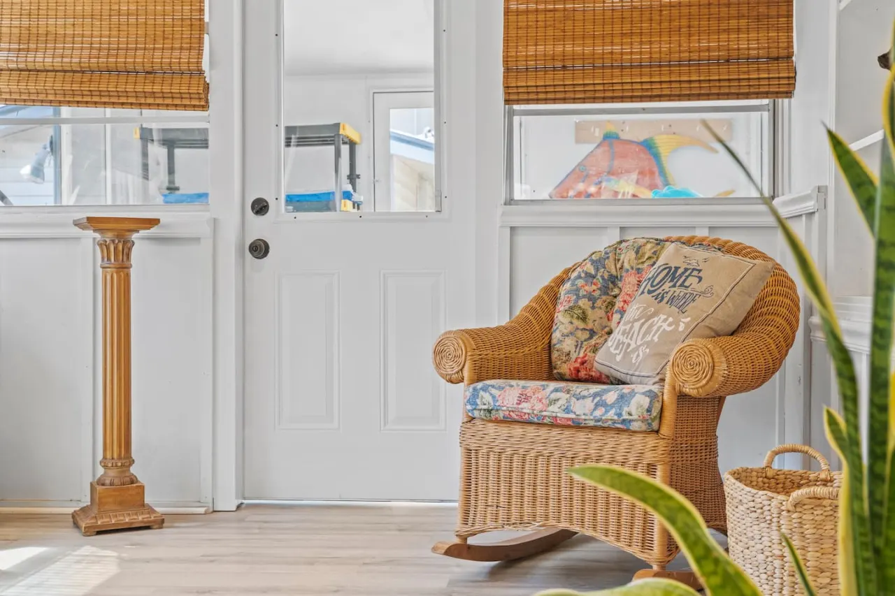 Lost Pearl Charming Historic Home w/ Private Beach Access 15