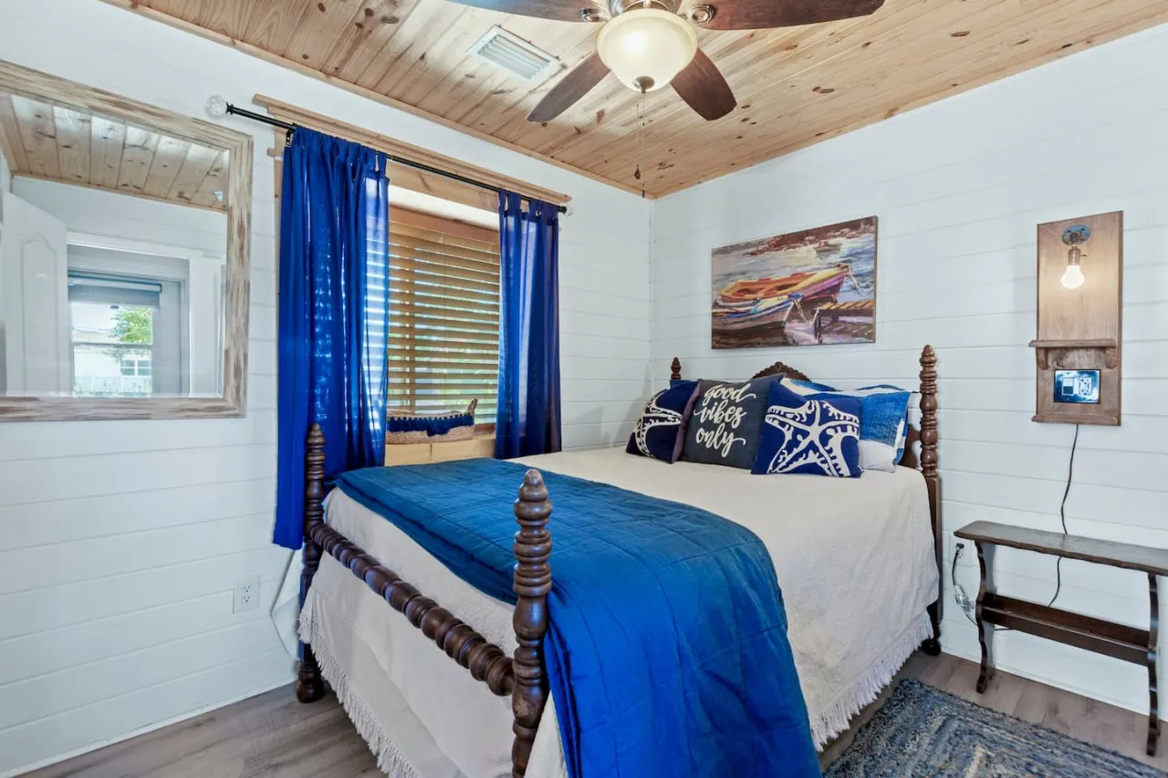 Lost Pearl Charming Historic Home w/ Private Beach Access 3