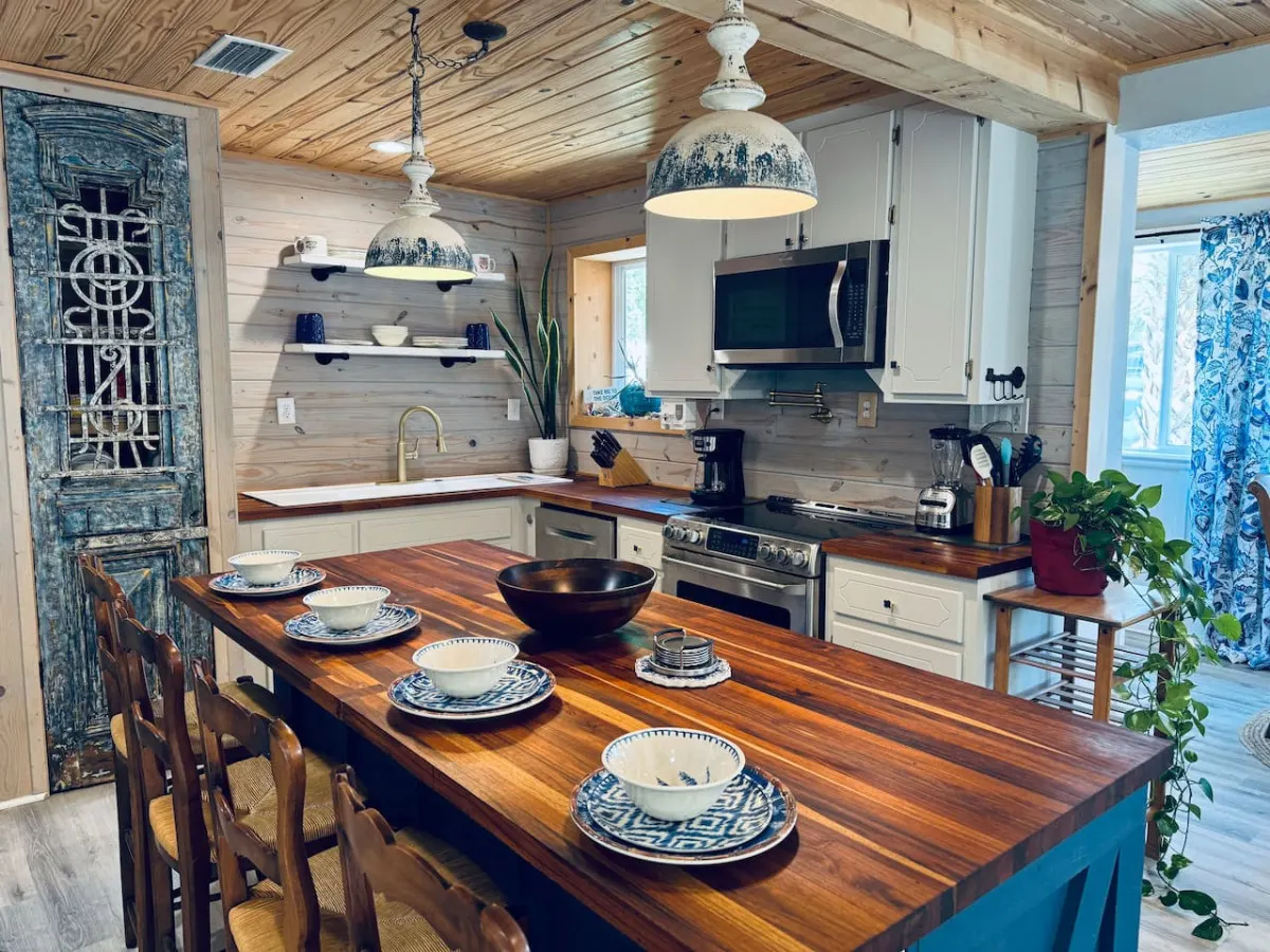 Lost Pearl Charming Historic Home w/ Private Beach Access 4