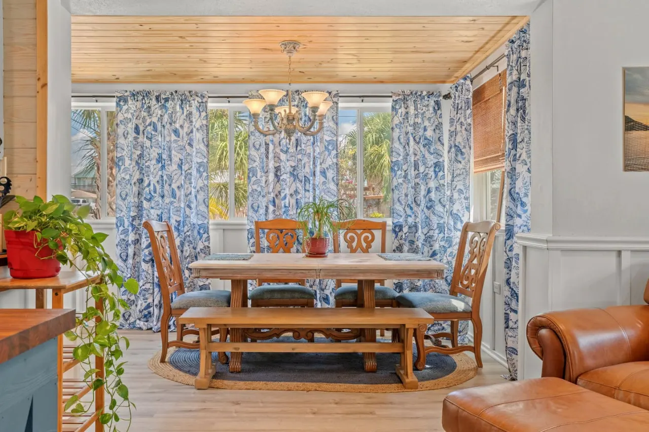 Lost Pearl Charming Historic Home w/ Private Beach Access 5