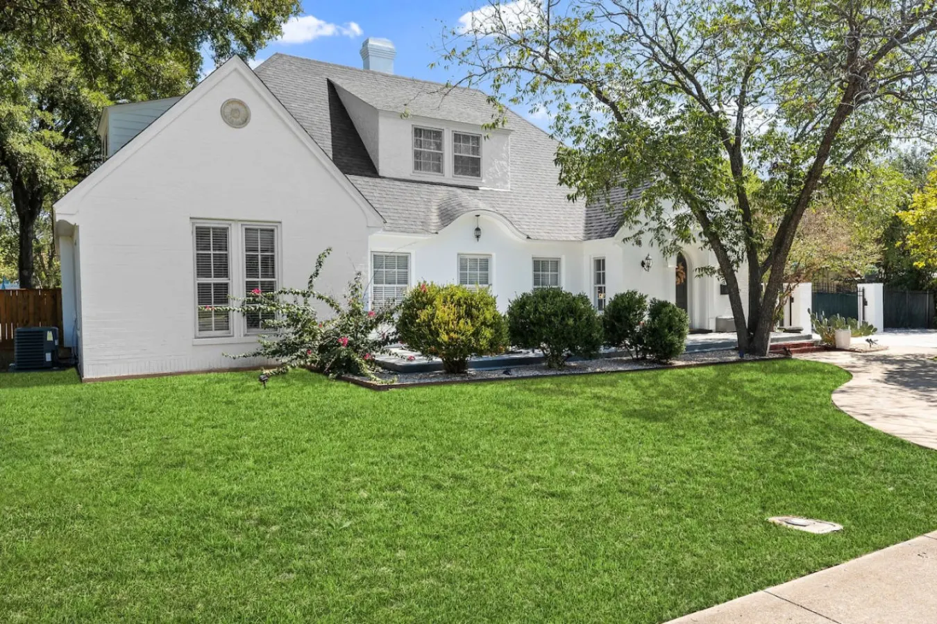 Historic Venue 1925 Sleeps 10 + Pool 19