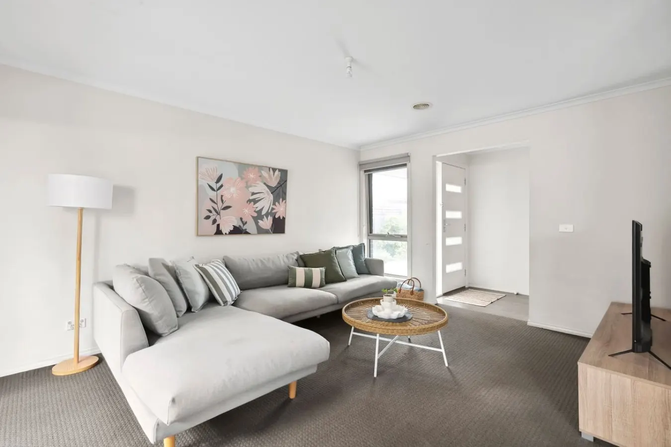 Geelong West 2BR | Garage | Near Pakington Street