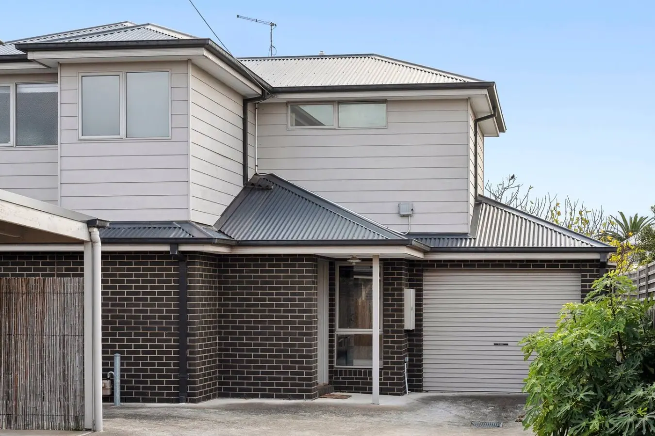 Geelong West 2BR | Garage | Near Pakington Street — photo 2