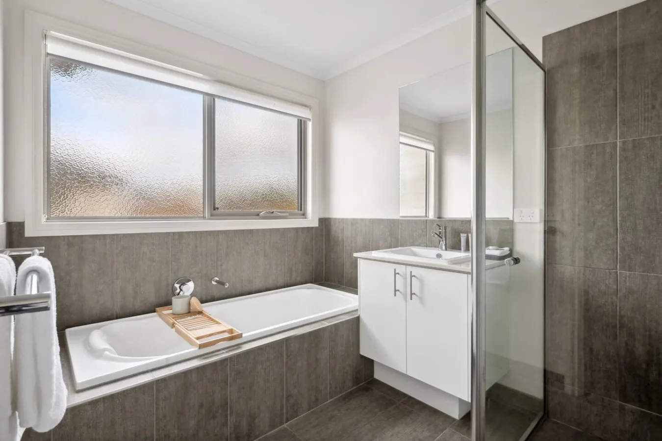 Geelong West 2BR Garage Near Pakington Street 16